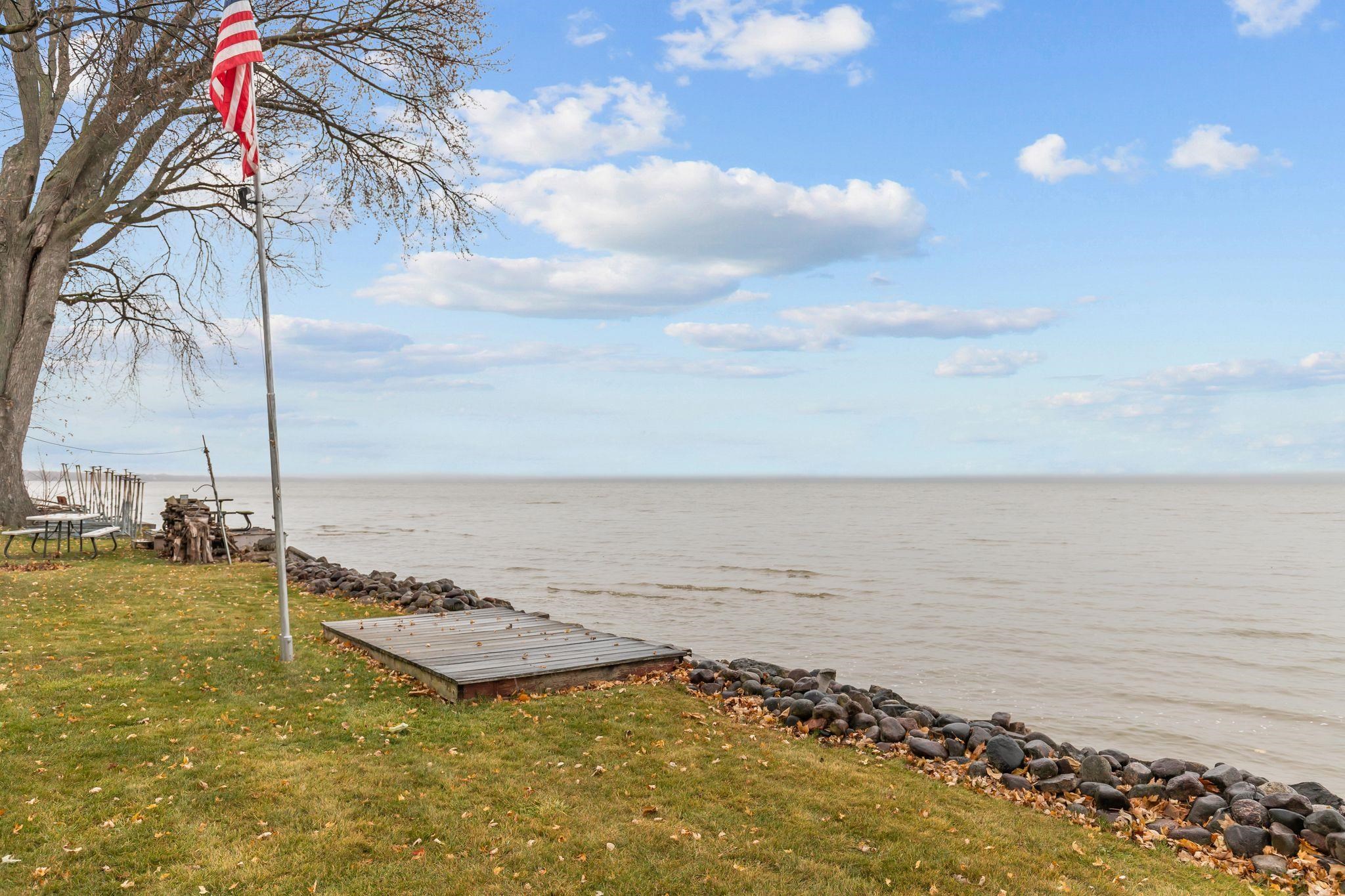 MENASHA, Wisconsin, 54942, United States, 4 Bedrooms Bedrooms, ,2 BathroomsBathrooms,Residential,For Sale,1996983