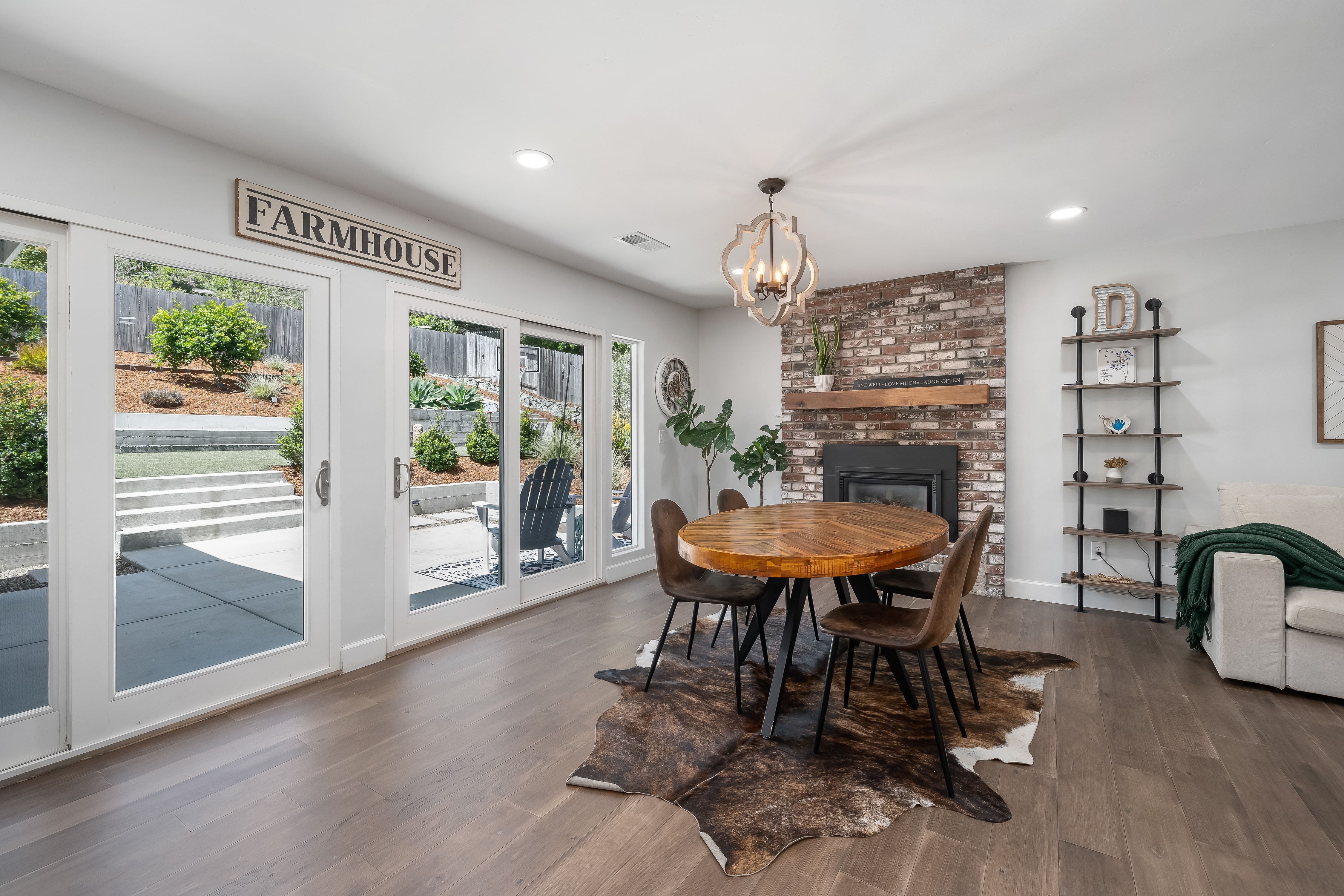  California Coastal Living Meets Modern Farmhouse Design - 物件實景