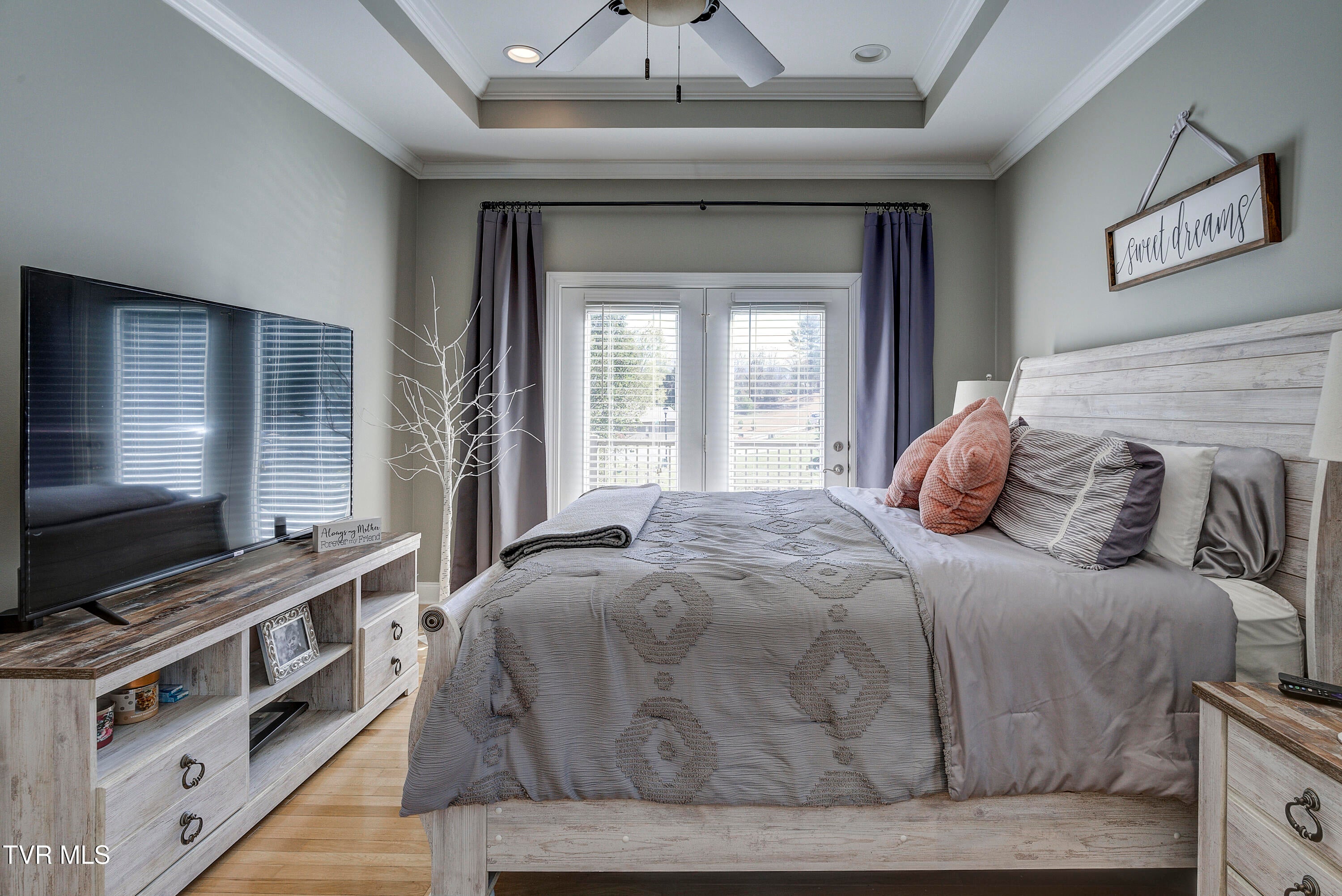 Johnson City, Tennessee, 37604, United States, 5 Bedrooms Bedrooms, ,3 BathroomsBathrooms,Residential,For Sale,1964815