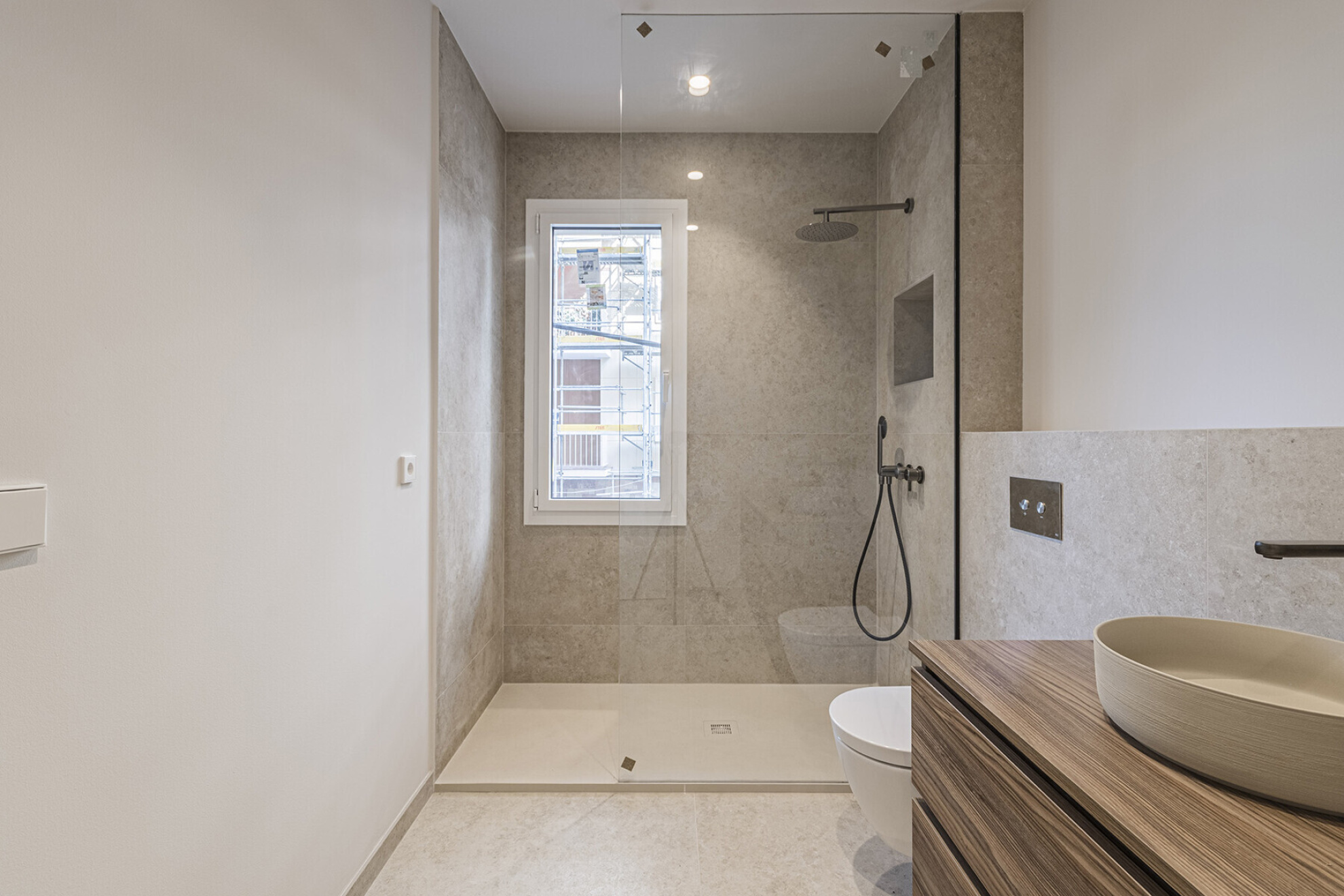  Fantastic renovated apartment with large garden at the living room level - 物件實景