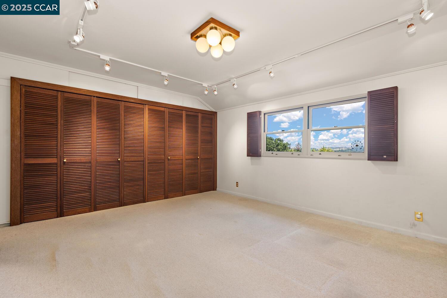 Orinda, California, 94563, United States, 6 Bedrooms Bedrooms, ,4 BathroomsBathrooms,Residential,For Sale,1838160