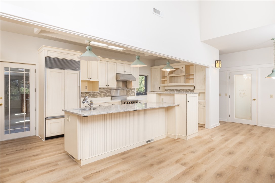 Fayetteville, Arkansas, 72703, United States, 3 Bedrooms Bedrooms, ,3 BathroomsBathrooms,Residential,For Sale,1989133