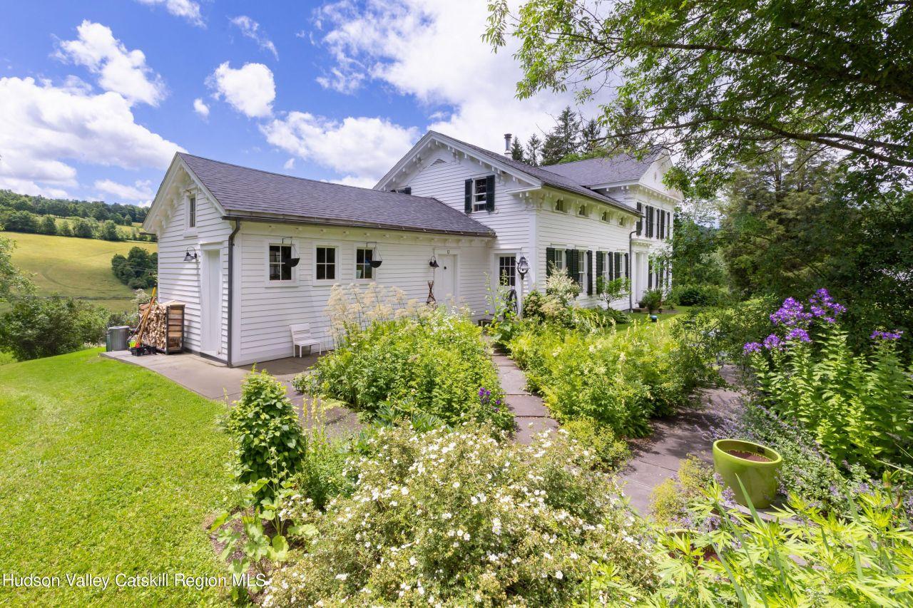 Bovina, New York, 13740, United States, 4 Bedrooms Bedrooms, ,2 BathroomsBathrooms,Residential,For Sale,1826483
