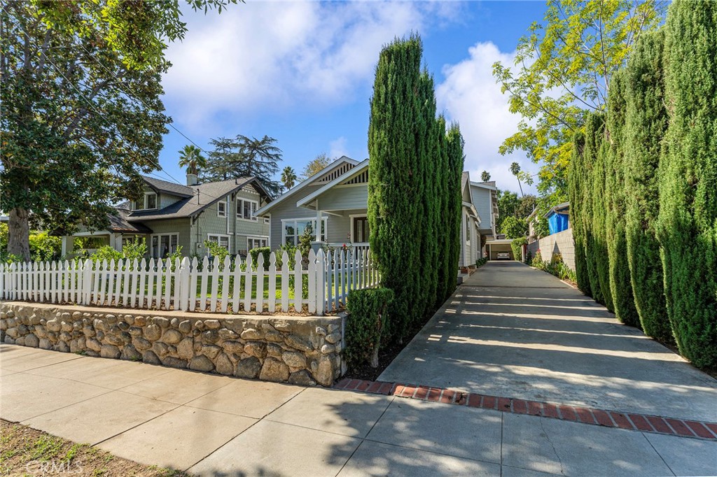 Pasadena, California, 91106, United States, 3 Bedrooms Bedrooms, ,2 BathroomsBathrooms,Residential,For Sale,2005182