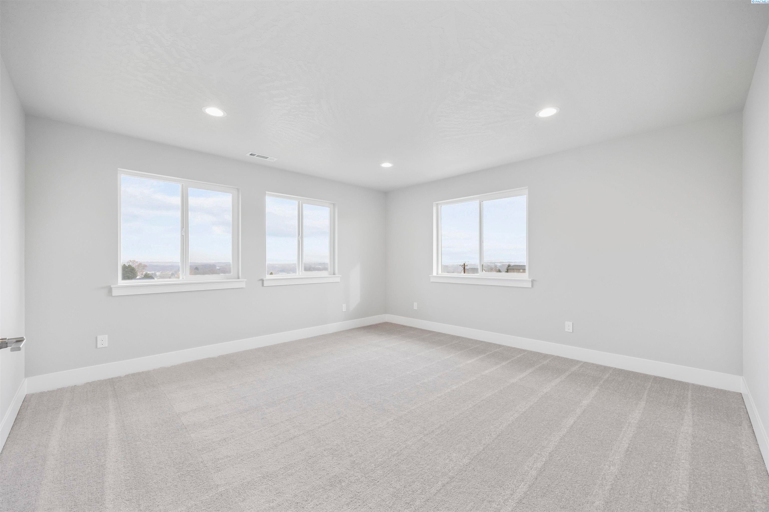 West Richland, Washington, 99353, United States, 4 Bedrooms Bedrooms, ,2 BathroomsBathrooms,Residential,For Sale,2014004