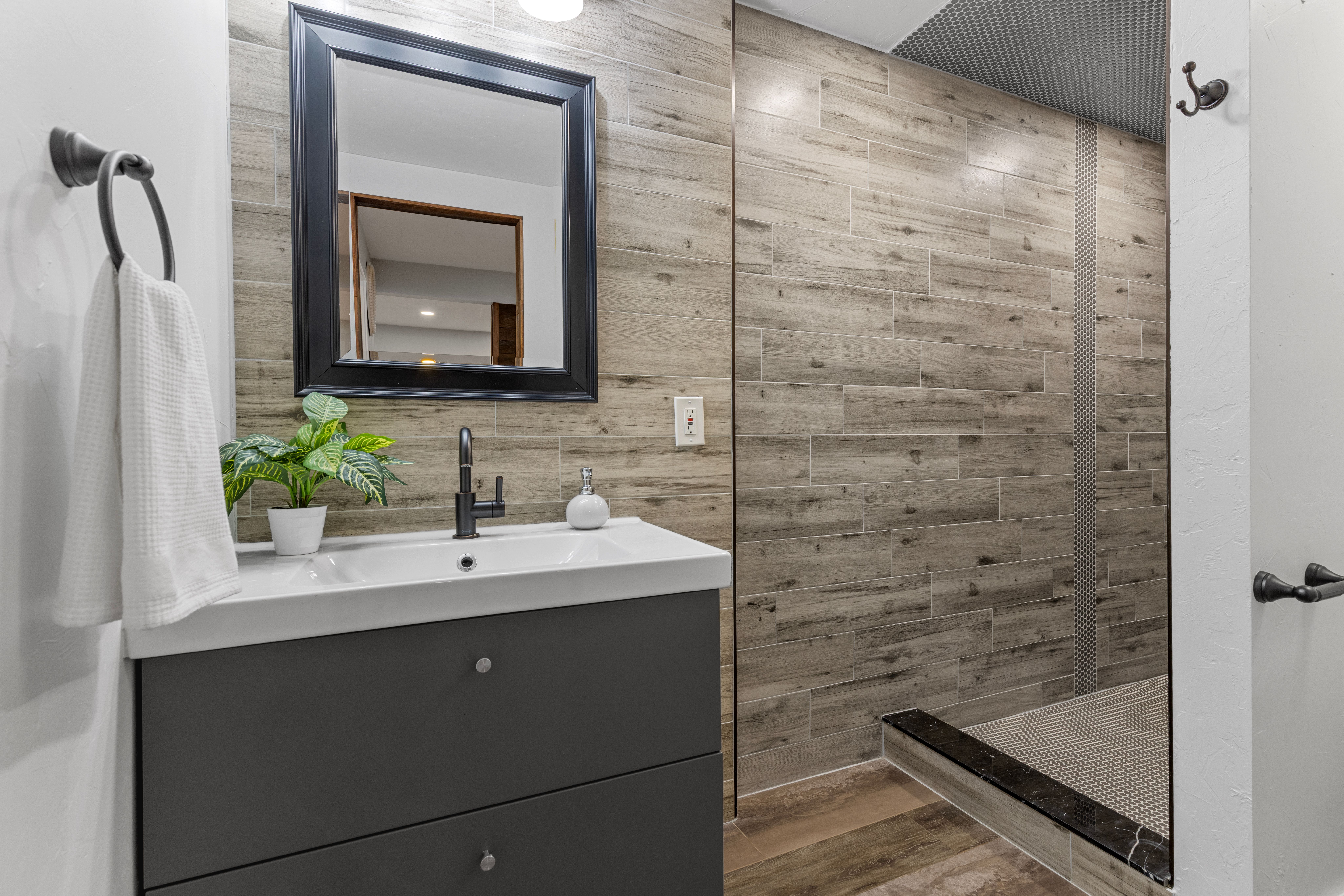  Beautifully Renovated Ranch Home for Multigeneration Living with Two Kitchens - 物件實景