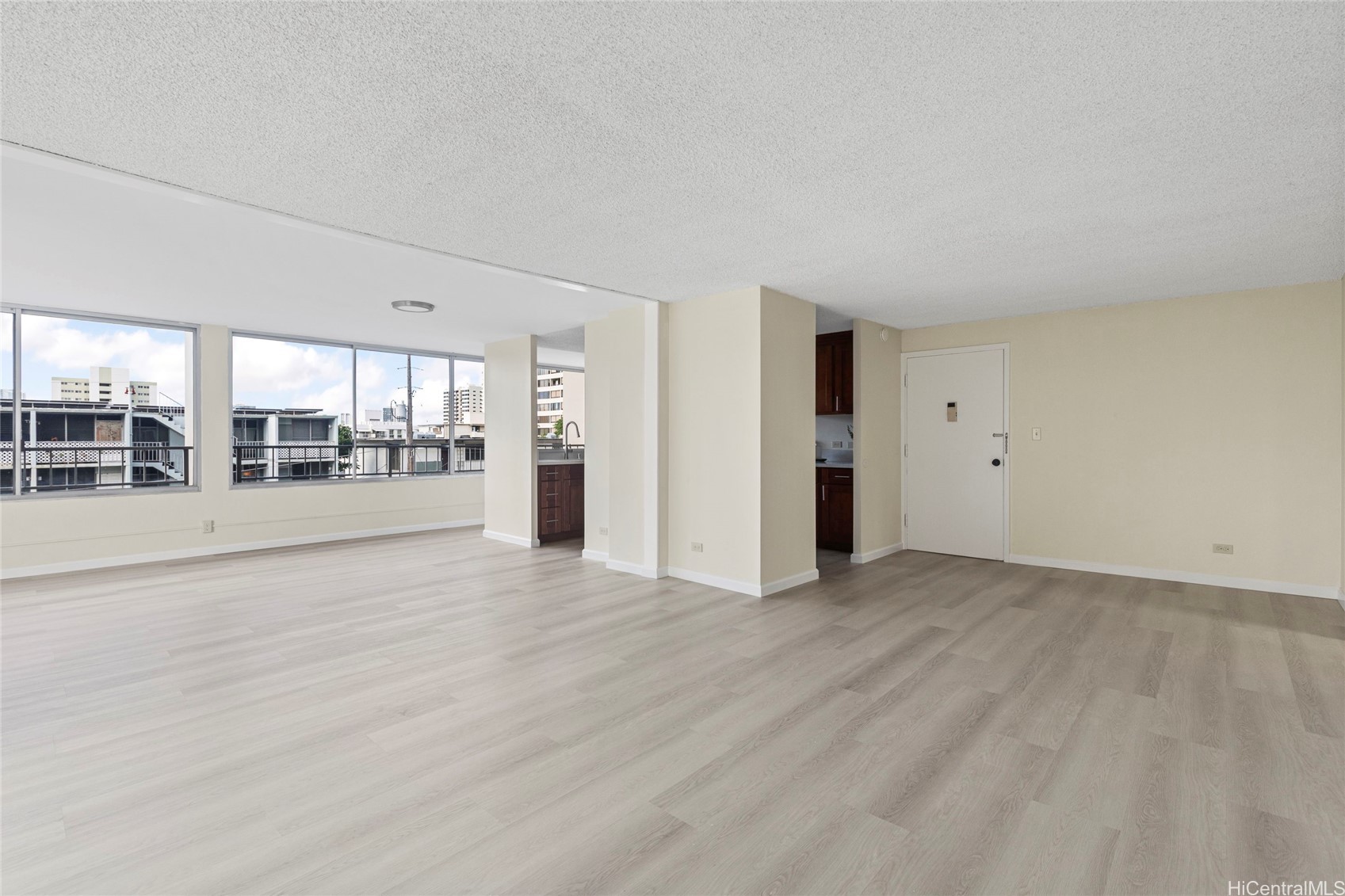 Honolulu, Hawaii, 96822, United States, 2 Bedrooms Bedrooms, ,2 BathroomsBathrooms,Residential,For Sale,1991493