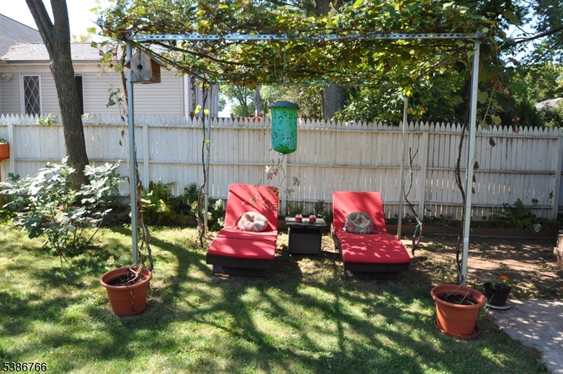 Burlington, Springfield Township`, New Jersey, 07081, United States, 4 Bedrooms Bedrooms, ,3 BathroomsBathrooms,Residential,For Sale,1979460