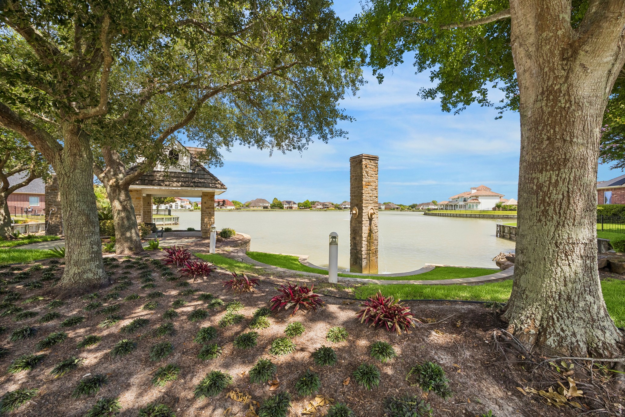  2400 Lakeway Drive - 物件實景