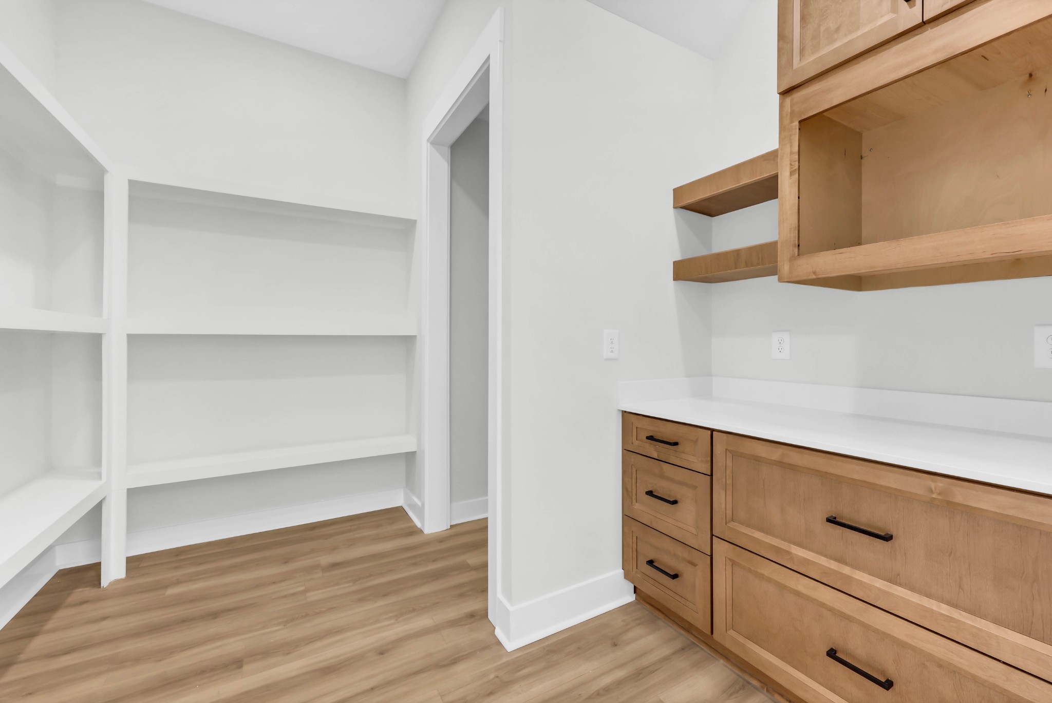 Clarksville, Tennessee, 37043, United States, 4 Bedrooms Bedrooms, ,4 BathroomsBathrooms,Residential,For Sale,2005761