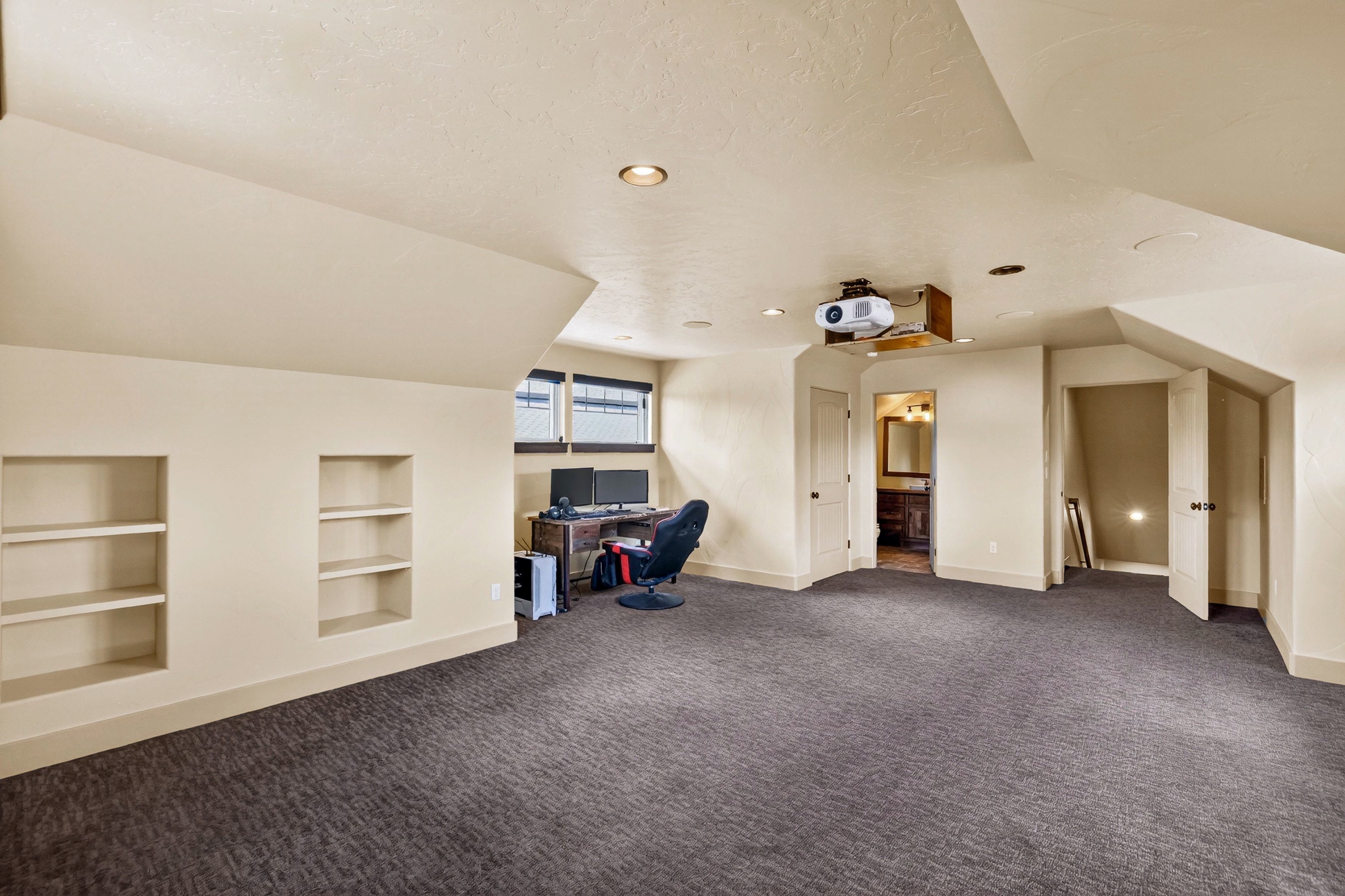  Stunning Home with Payette River Frontage on 2.66 Acres in McCall, Idaho - 物件實景