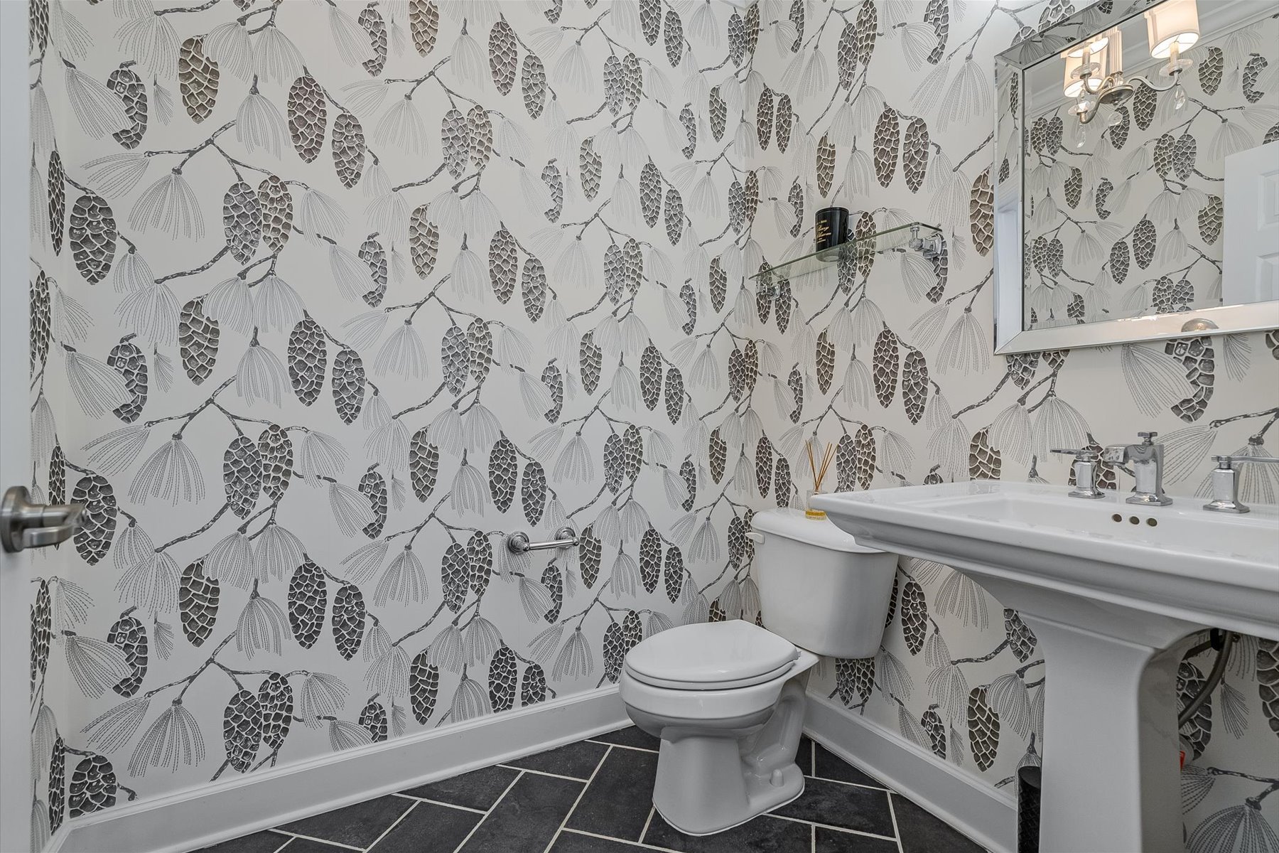  Experience Urban Luxury with this End-Unit Townhome - 物件實景