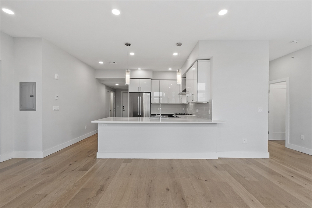 Somerville, Massachusetts, 02143, United States, 2 Bedrooms Bedrooms, ,2 BathroomsBathrooms,Residential,For Sale,1737786