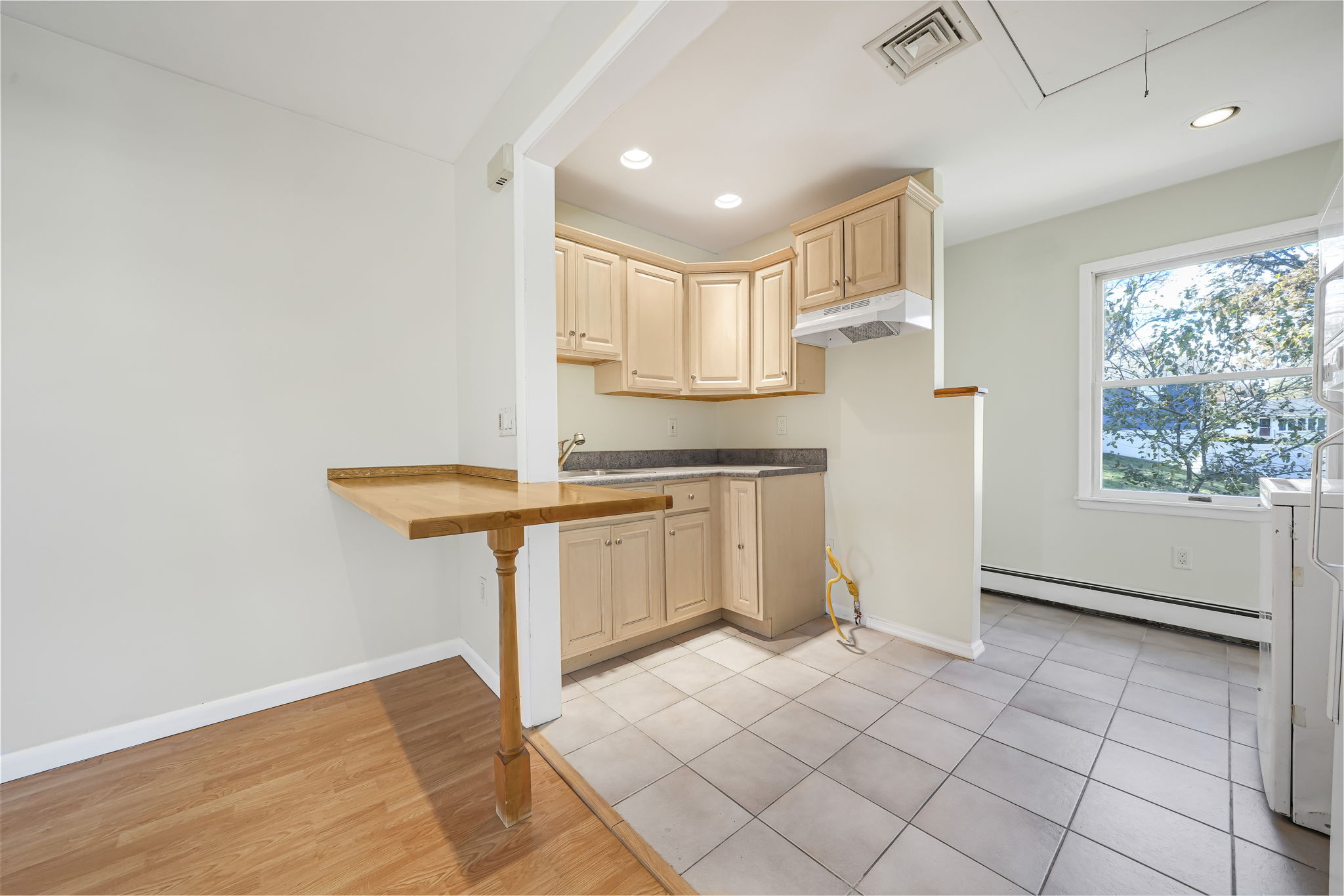 Lincoln Park, New Jersey, 07035, United States, 6 Bedrooms Bedrooms, ,4 BathroomsBathrooms,Residential,For Sale,1986151