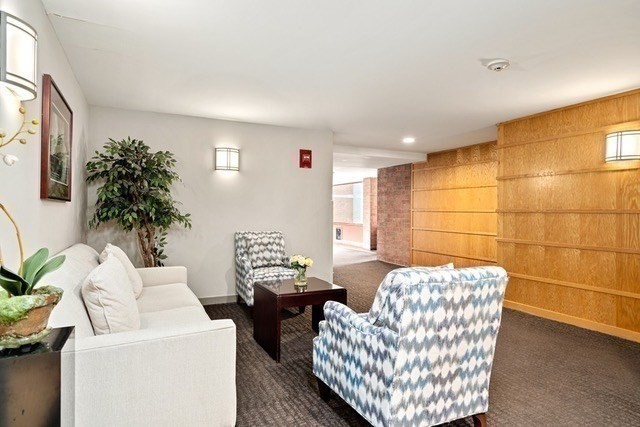 Newton, Massachusetts, 02464, United States, 2 Bedrooms Bedrooms, ,2 BathroomsBathrooms,Residential,For Sale,1947082