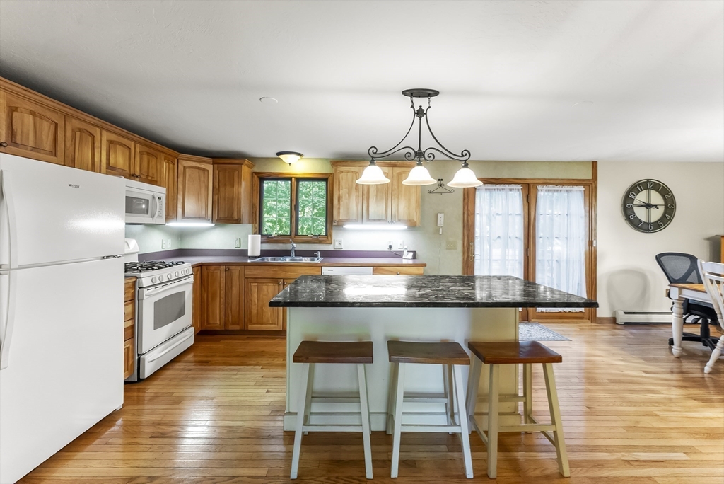 Bridgewater, Massachusetts, 02324, United States, 3 Bedrooms Bedrooms, ,2 BathroomsBathrooms,Residential,For Sale,1940785