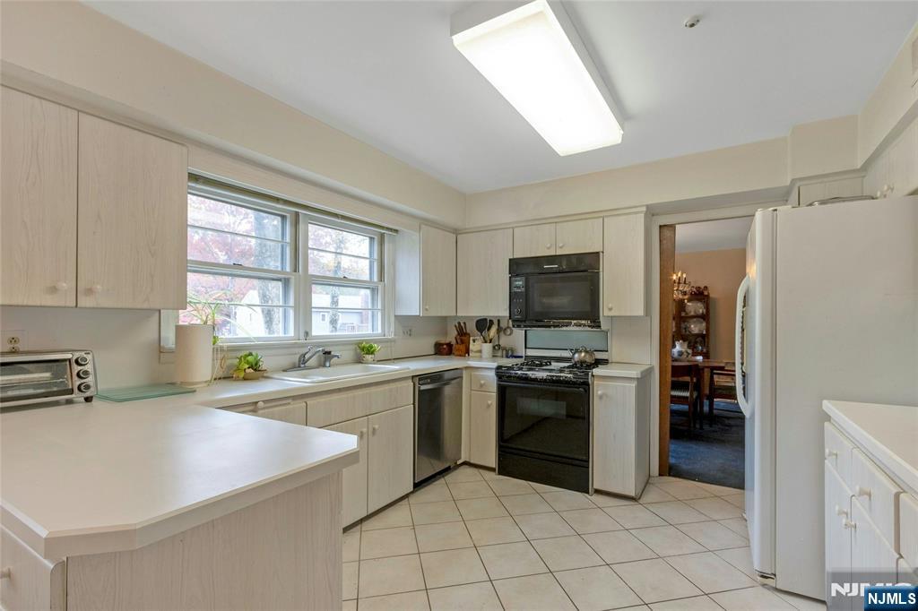 River Vale, New Jersey, 07675, United States, 4 Bedrooms Bedrooms, ,3 BathroomsBathrooms,Residential,For Sale,1987522