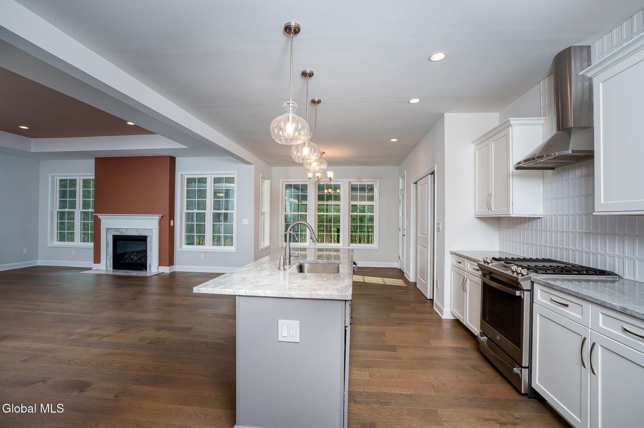 Halfmoon, New York, 12065, United States, 4 Bedrooms Bedrooms, ,3 BathroomsBathrooms,Residential,For Sale,1987891