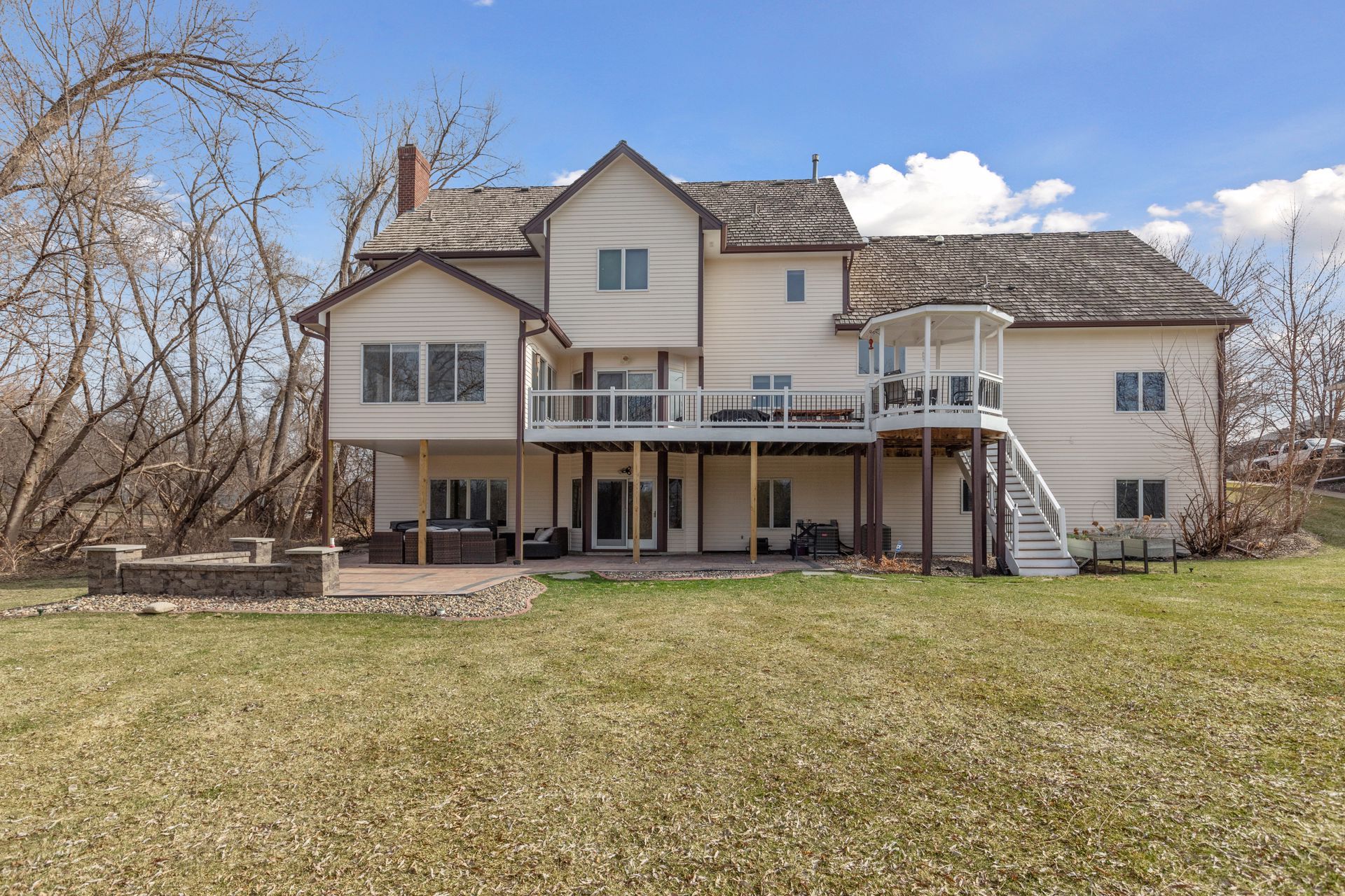  Serene Pondside Living in Edina Spacious Two-Story - 物件實景