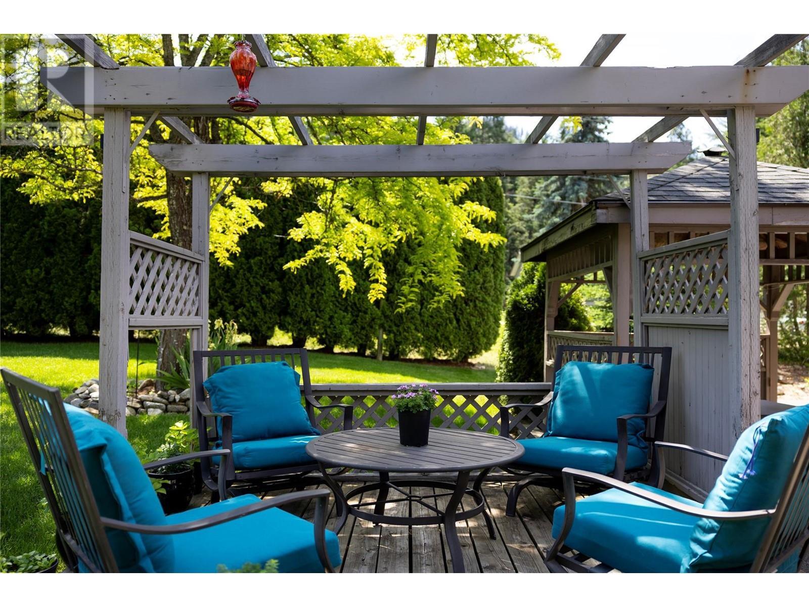 SPALLUMCHEEN, British Columbia, V4Y 0S8, CA, 5 Bedrooms Bedrooms, ,2 BathroomsBathrooms,Residential,For Sale,1950720