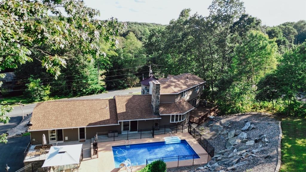 Ludlow, Massachusetts, 01056, United States, 3 Bedrooms Bedrooms, ,2 BathroomsBathrooms,Residential,For Sale,1974987