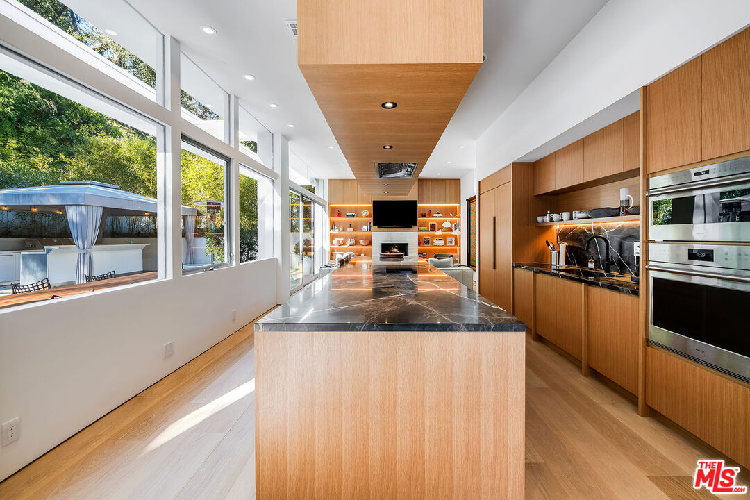 Beverly Hills, California, 90210, United States, 4 Bedrooms Bedrooms, ,5 BathroomsBathrooms,Residential,For Sale,1687212