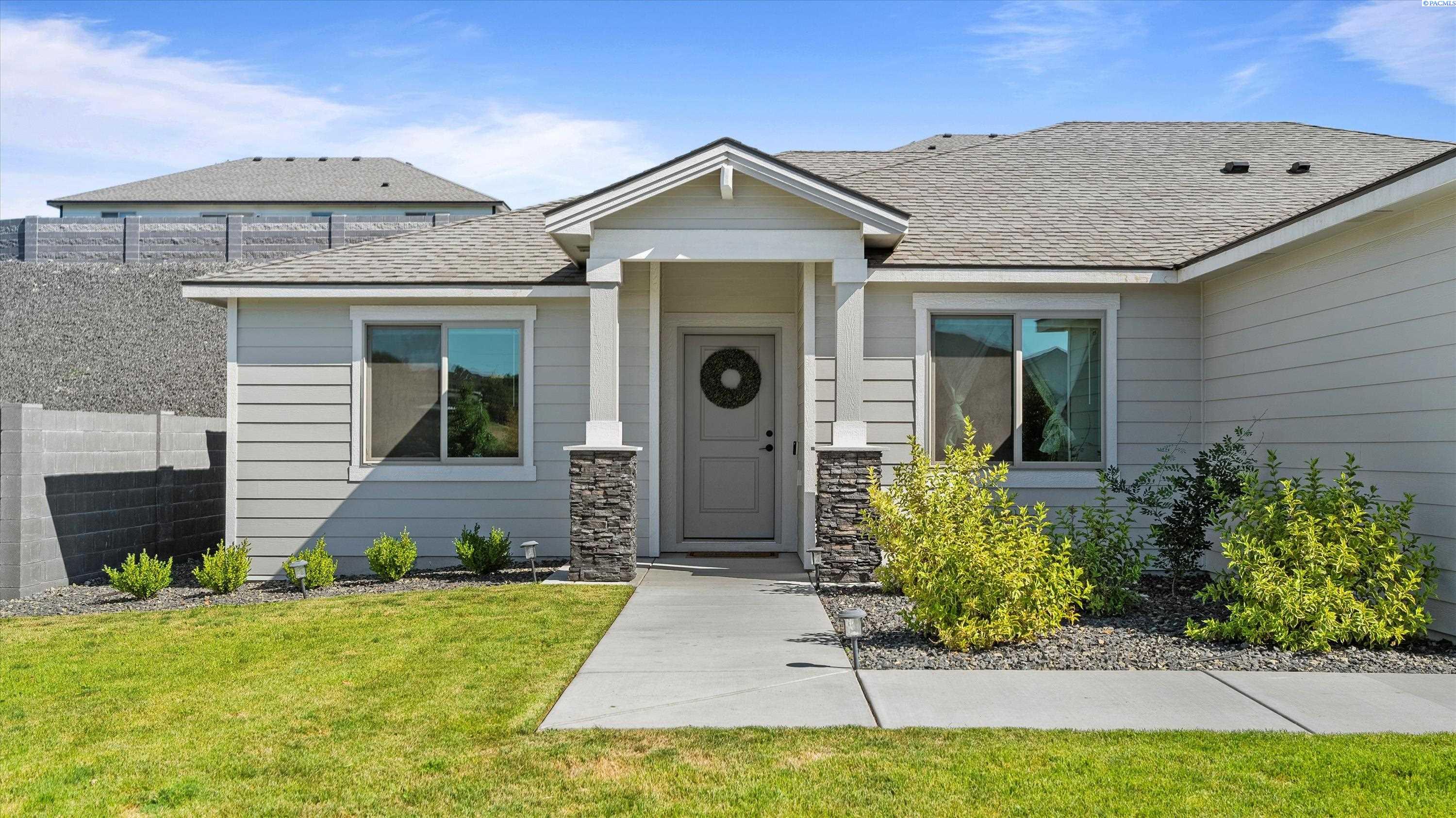 Kennewick, Washington, 99338, United States, 4 Bedrooms Bedrooms, ,1 BathroomBathrooms,Residential,For Sale,1918004