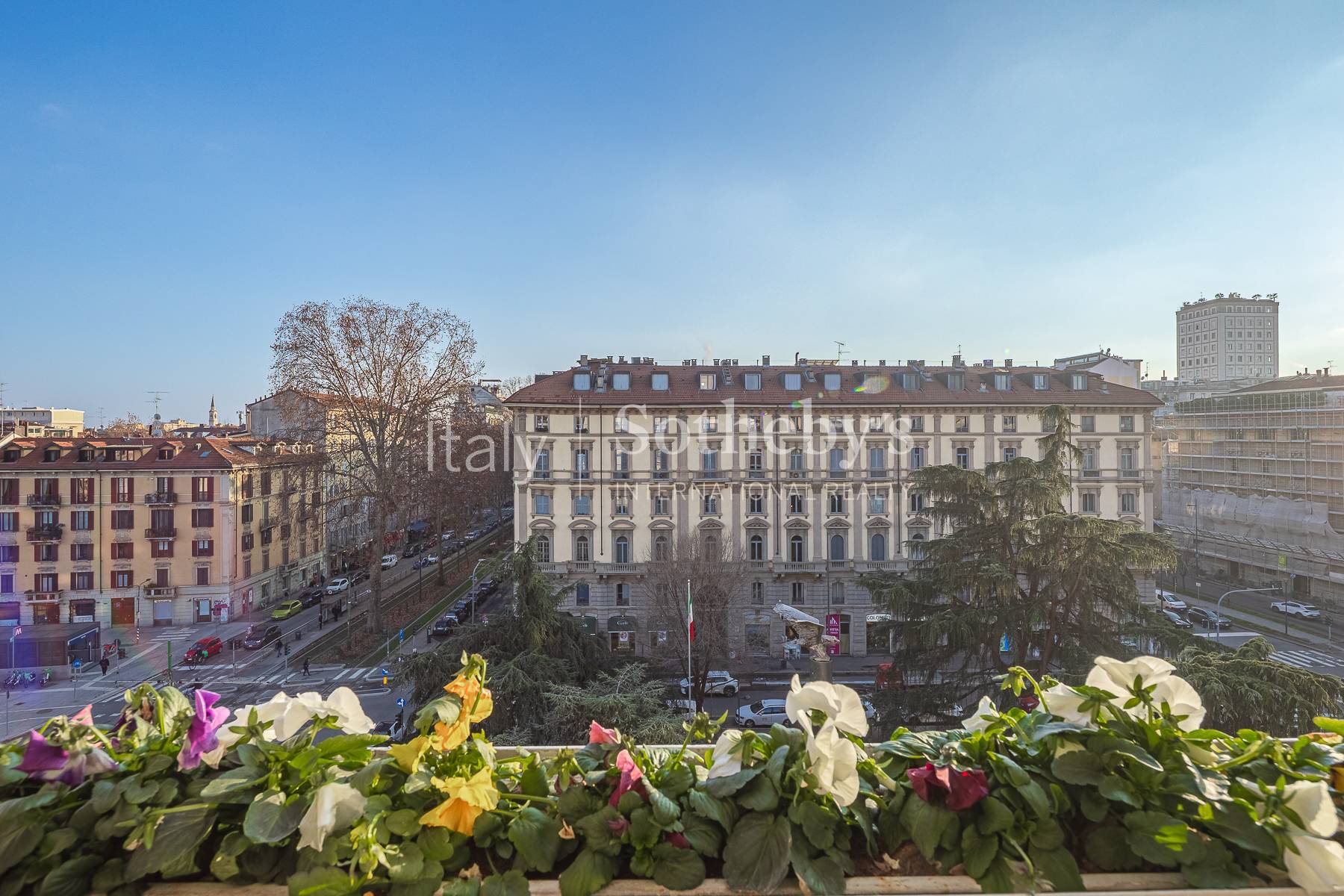  Light-filled residence in the city’s vibrant core - 物件實景