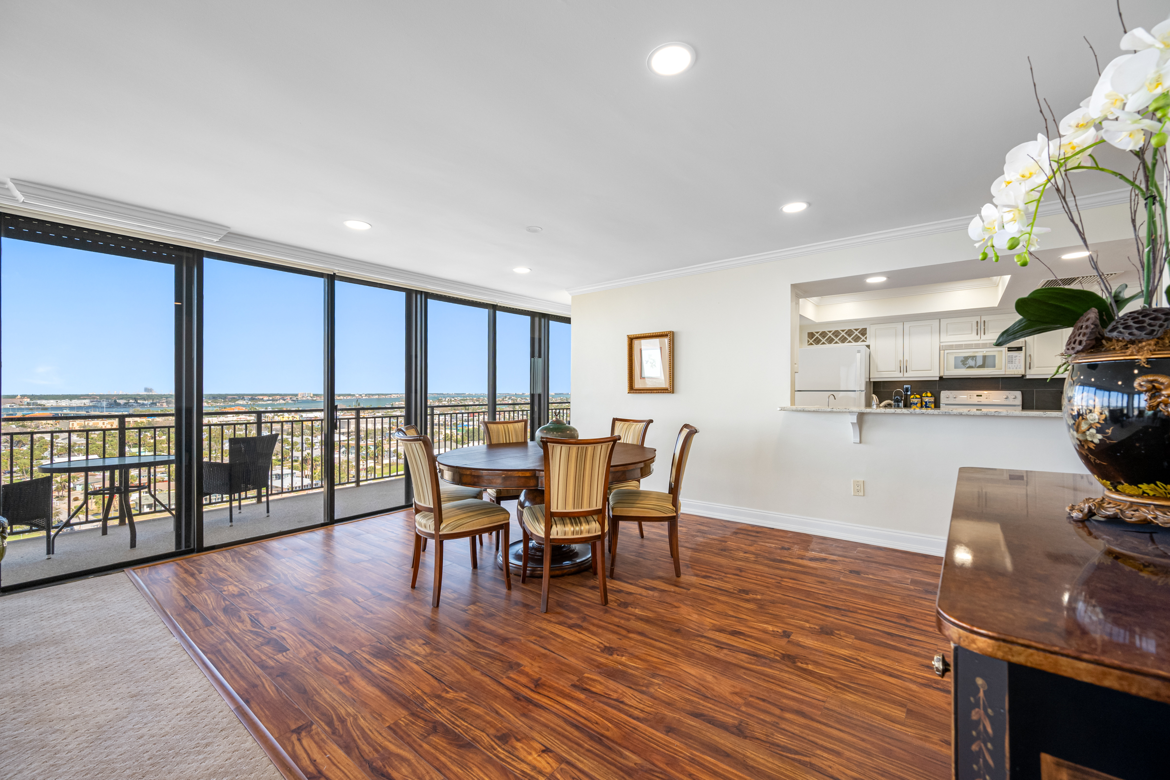 Treasure Island, Florida, 33706, United States, 2 Bedrooms Bedrooms, ,2 BathroomsBathrooms,Residential,For Sale,1998023