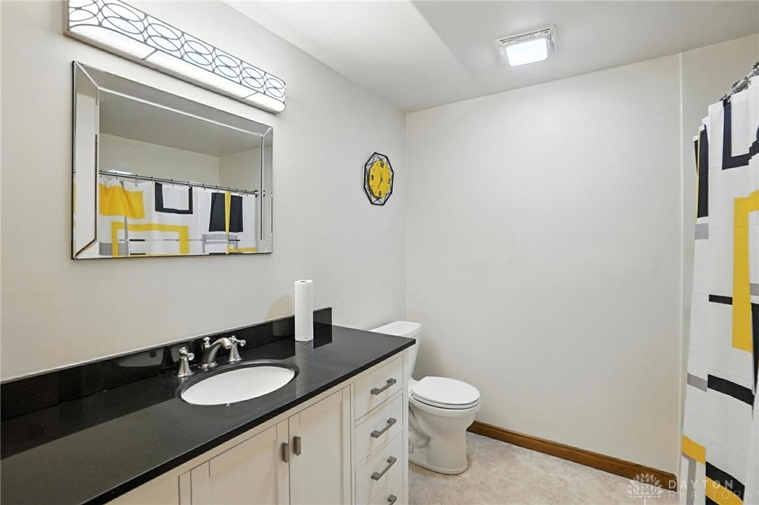 Sugarcreek Twp, Ohio, 45440, United States, 4 Bedrooms Bedrooms, ,5 BathroomsBathrooms,Residential,For Sale,1902150