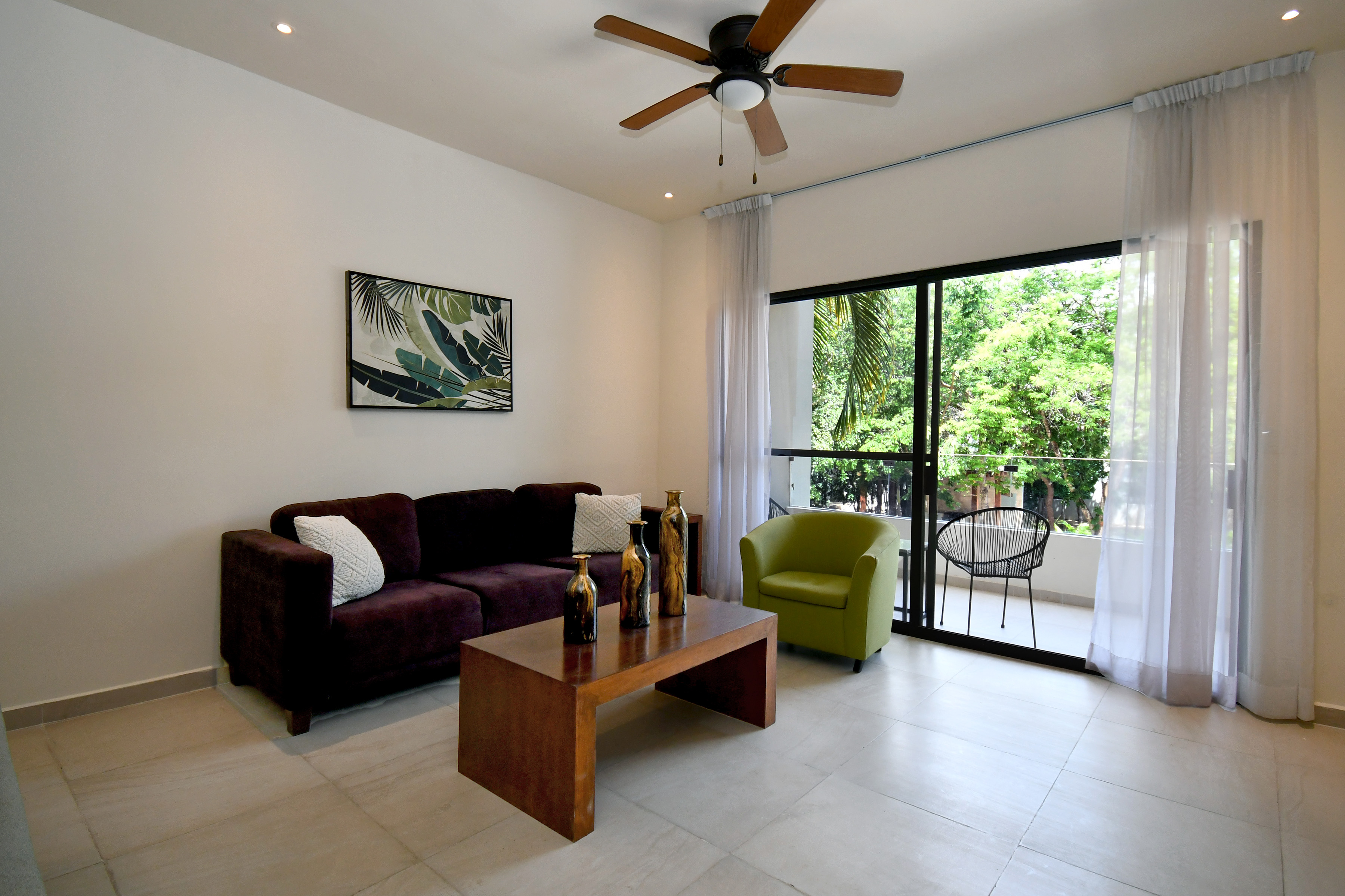  Spacious Three-Bedroom Condominium - 物件實景