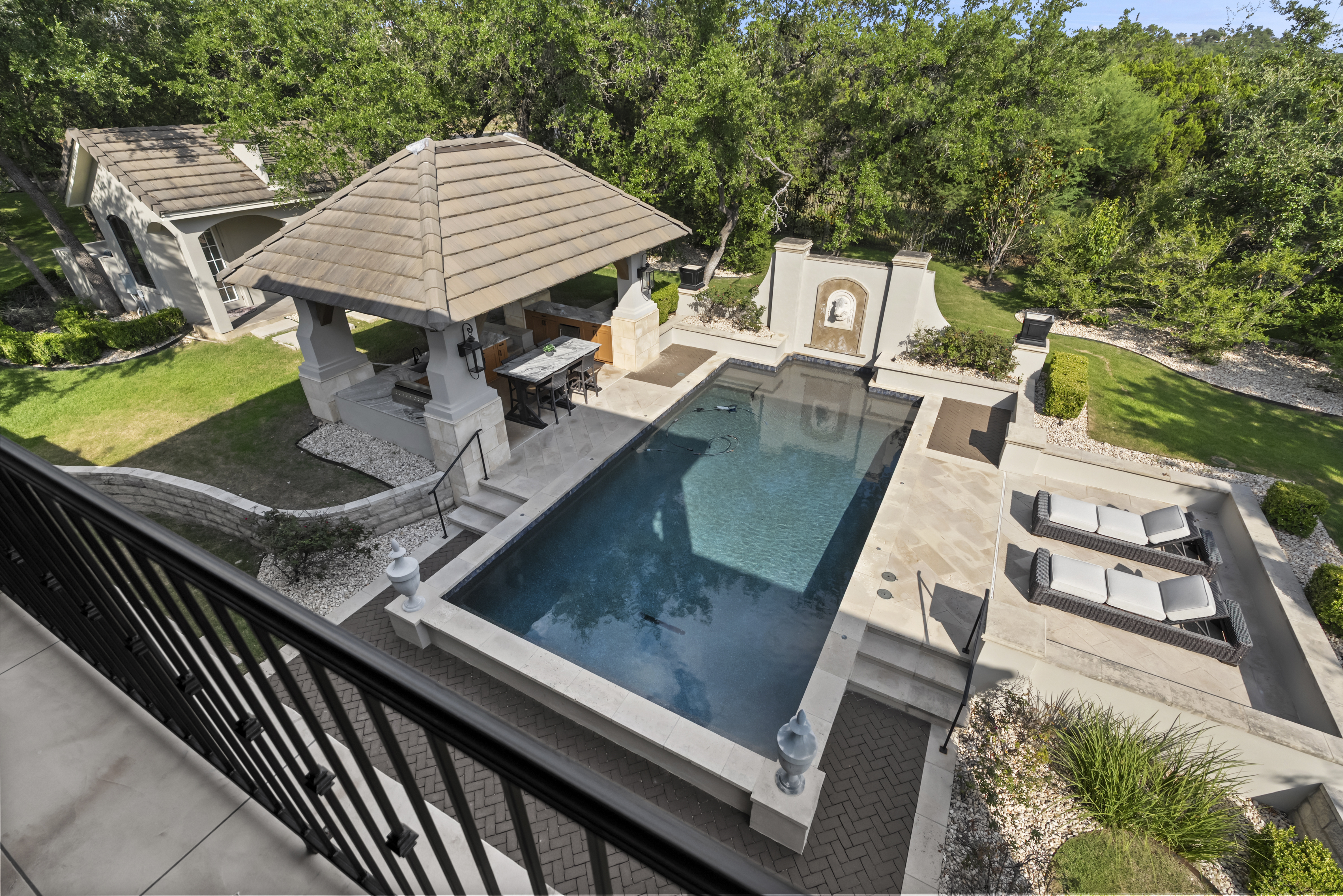  Extraordinary Estate in The Dominion with Dual Residences - 物件實景