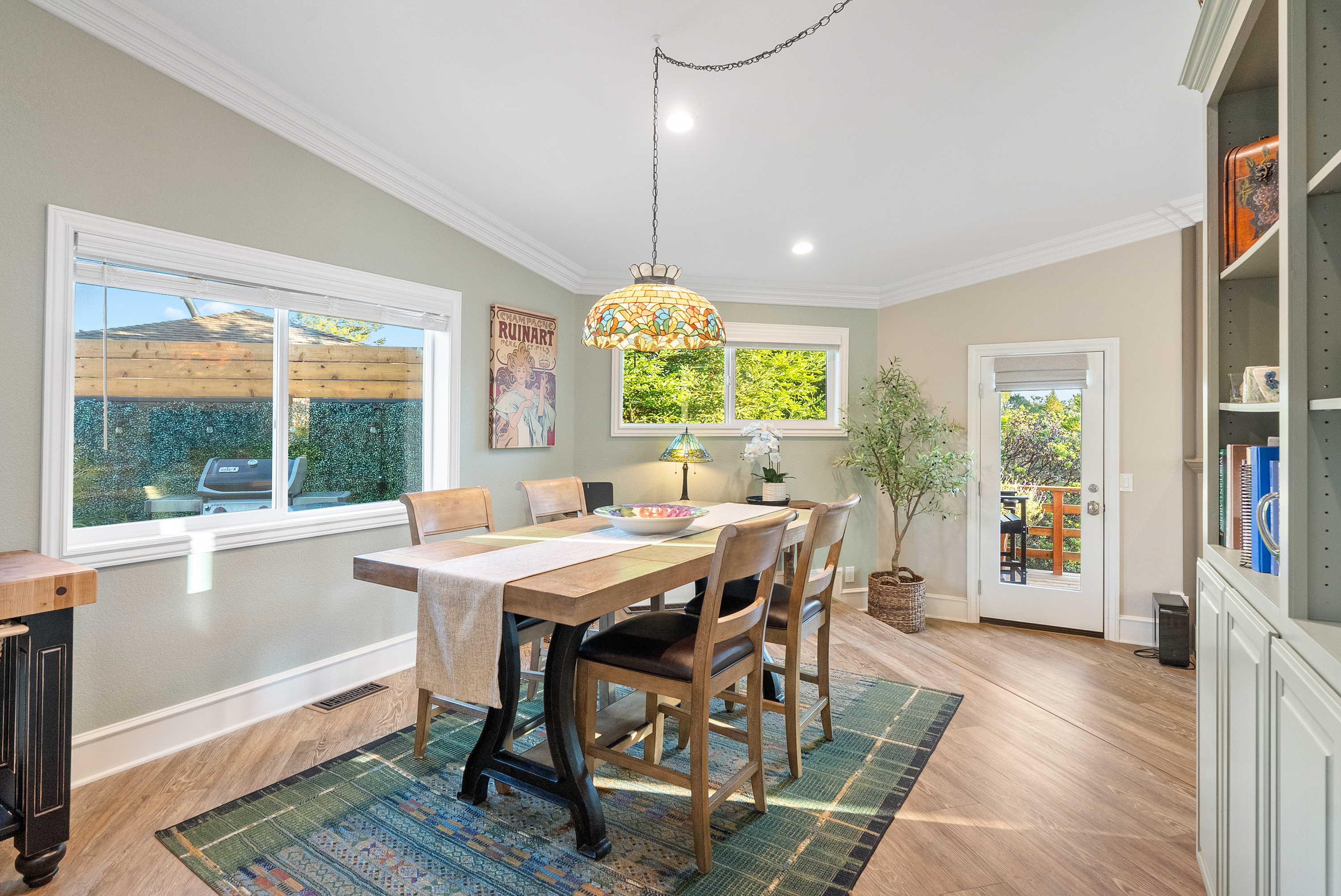  5282 Hillcrest Drive - 物件實景