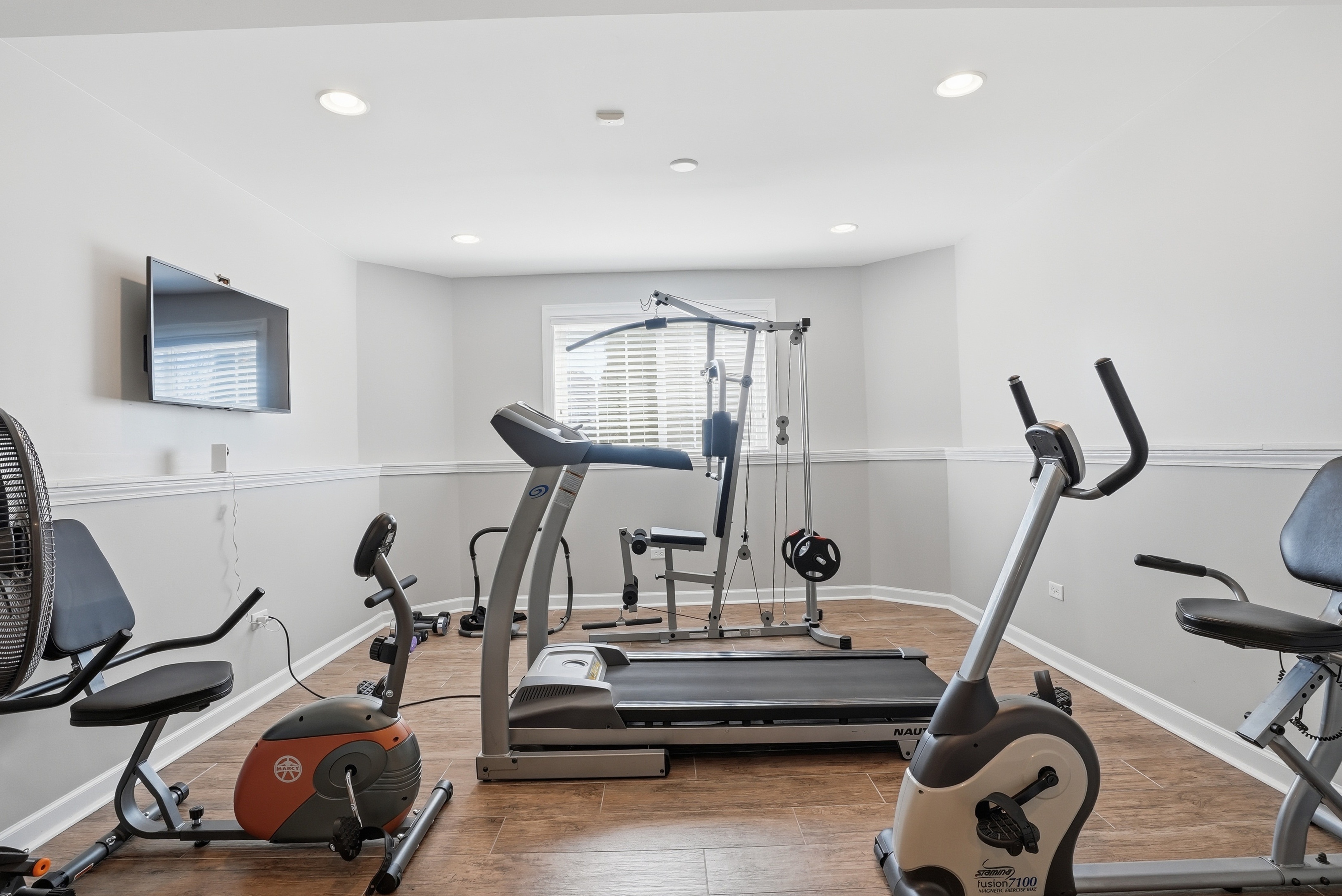  The Crown Jewel of Tall Grass: Waterfront Privacy Meets the Ultimate Layout - 物件實景