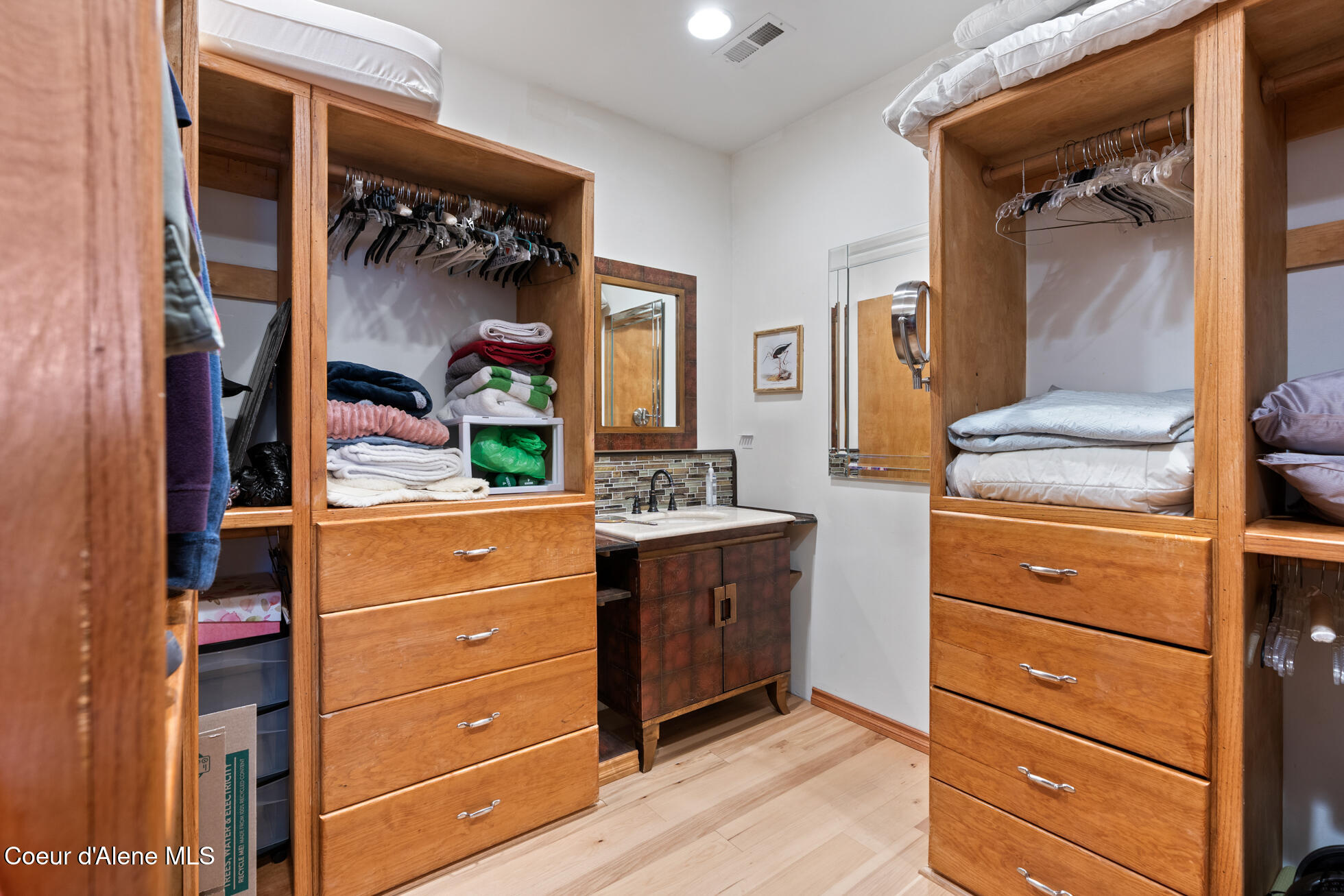 Newport, Washington, 99156, United States, 3 Bedrooms Bedrooms, ,3 BathroomsBathrooms,Residential,For Sale,1900735