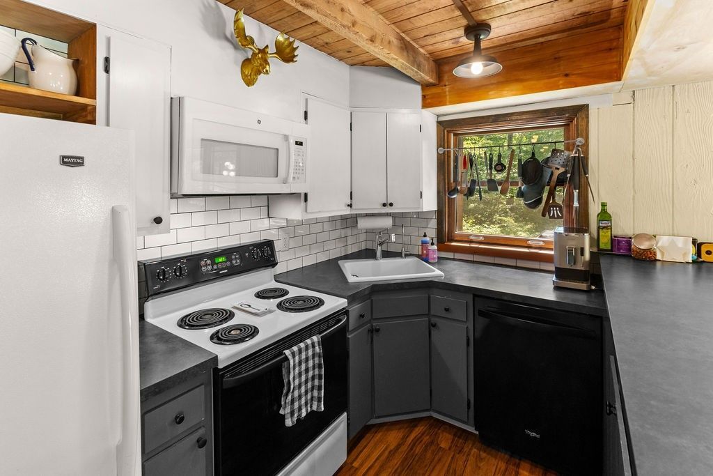 New Kingston, New York, 12459, United States, 3 Bedrooms Bedrooms, ,2 BathroomsBathrooms,Residential,For Sale,1907785