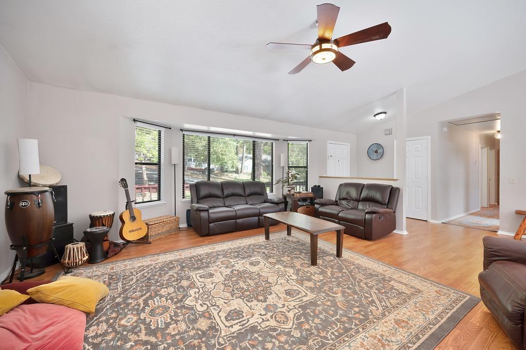 Foresthill, California, 95631, United States, 3 Bedrooms Bedrooms, ,2 BathroomsBathrooms,Residential,For Sale,1819375