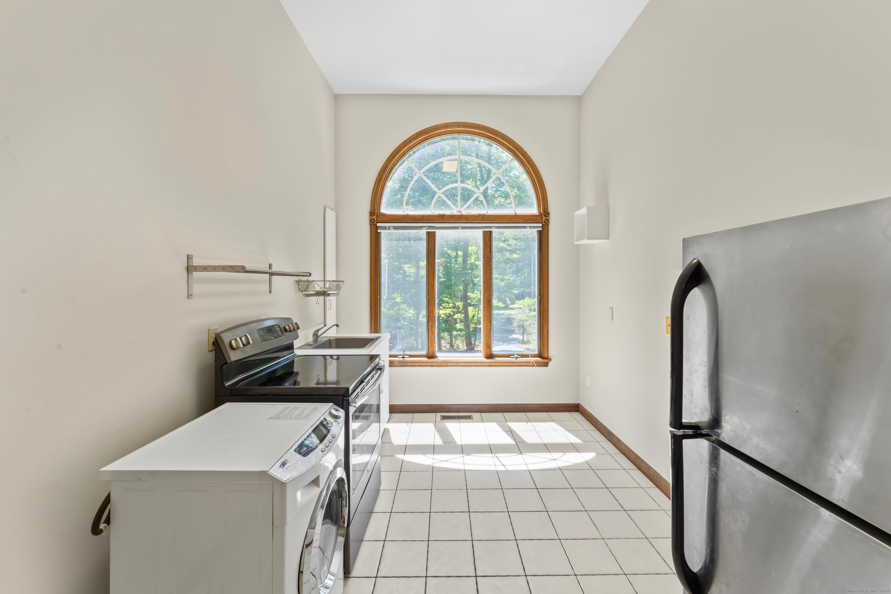 Stamford, Connecticut, 06903, United States, 4 Bedrooms Bedrooms, ,5 BathroomsBathrooms,Residential,For Sale,1923420