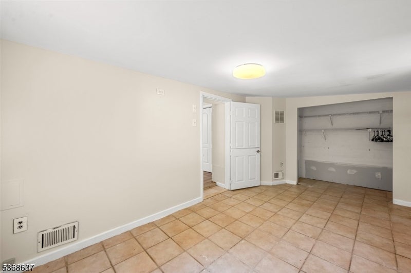 Rockaway Twp., New Jersey, 07005, United States, 9 Bedrooms Bedrooms, ,4 BathroomsBathrooms,Residential,For Sale,1979468