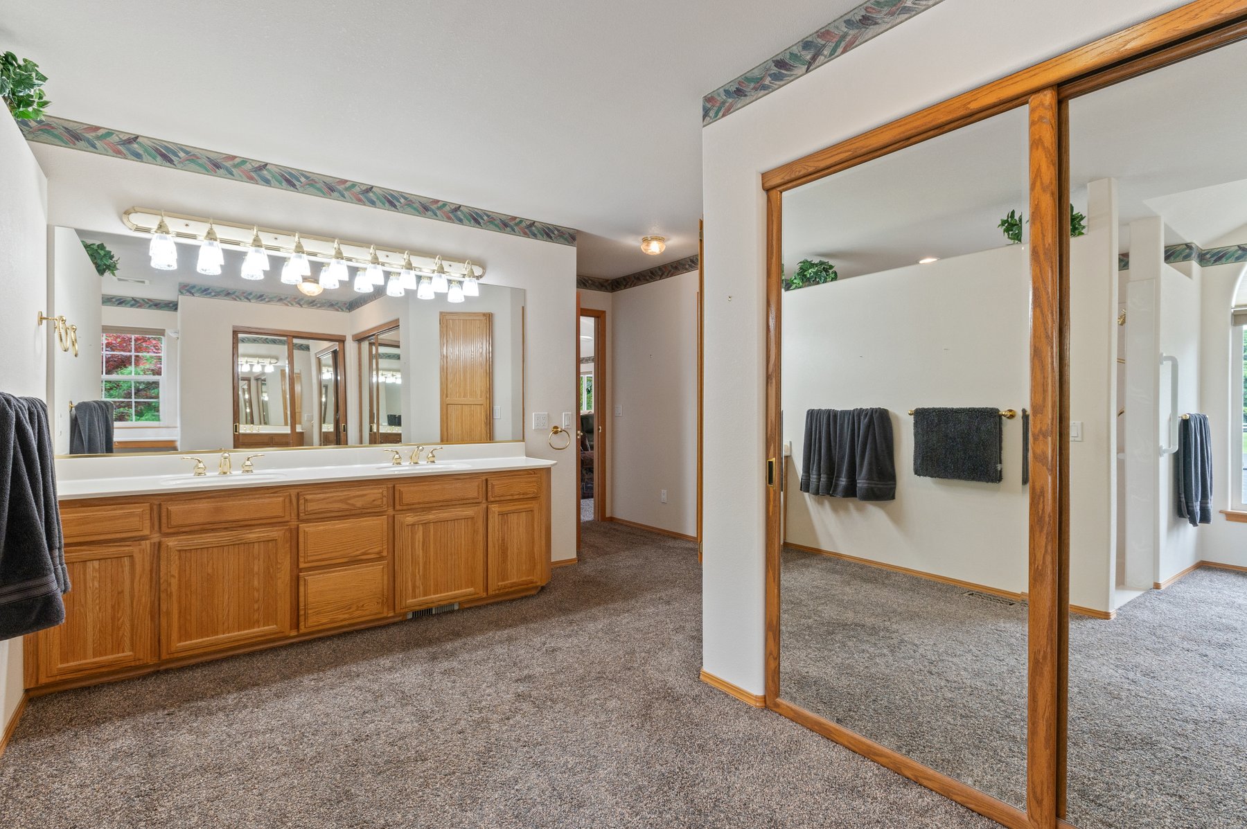 Sandpoint, Idaho, 83864, United States, 4 Bedrooms Bedrooms, ,4 BathroomsBathrooms,Residential,For Sale,1834691