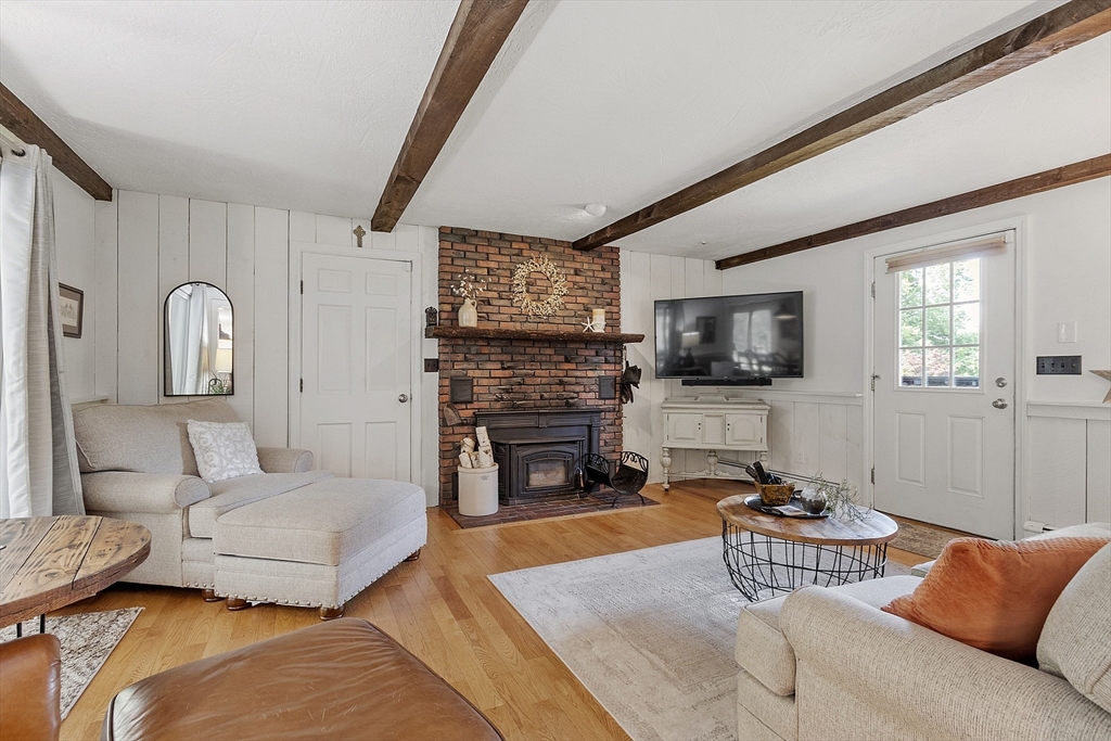 Pepperell, Massachusetts, 01463, United States, 4 Bedrooms Bedrooms, ,3 BathroomsBathrooms,Residential,For Sale,1930074