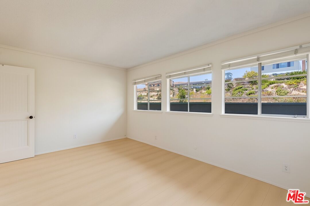Los Angeles, California, 90027, United States, 4 Bedrooms Bedrooms, ,4 BathroomsBathrooms,Residential,For Sale,1918176