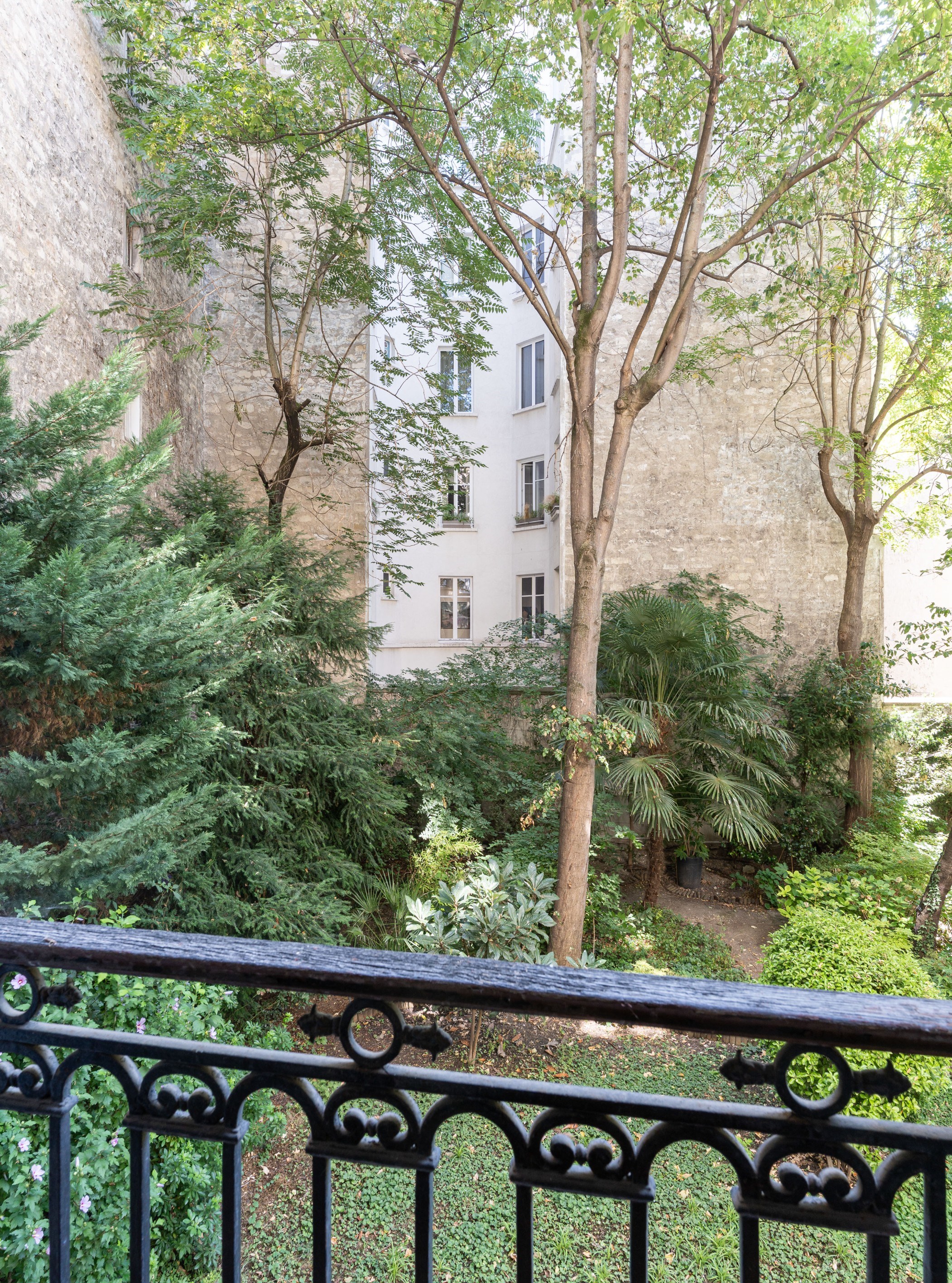  Elegant apartment overlooking a beautifully landscaped garden - 物件實景
