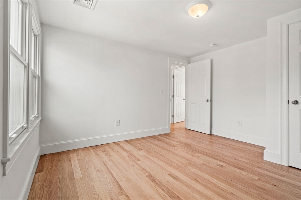 Boston, Massachusetts, 02132, United States, 3 Bedrooms Bedrooms, ,2 BathroomsBathrooms,Residential,For Sale,1898470