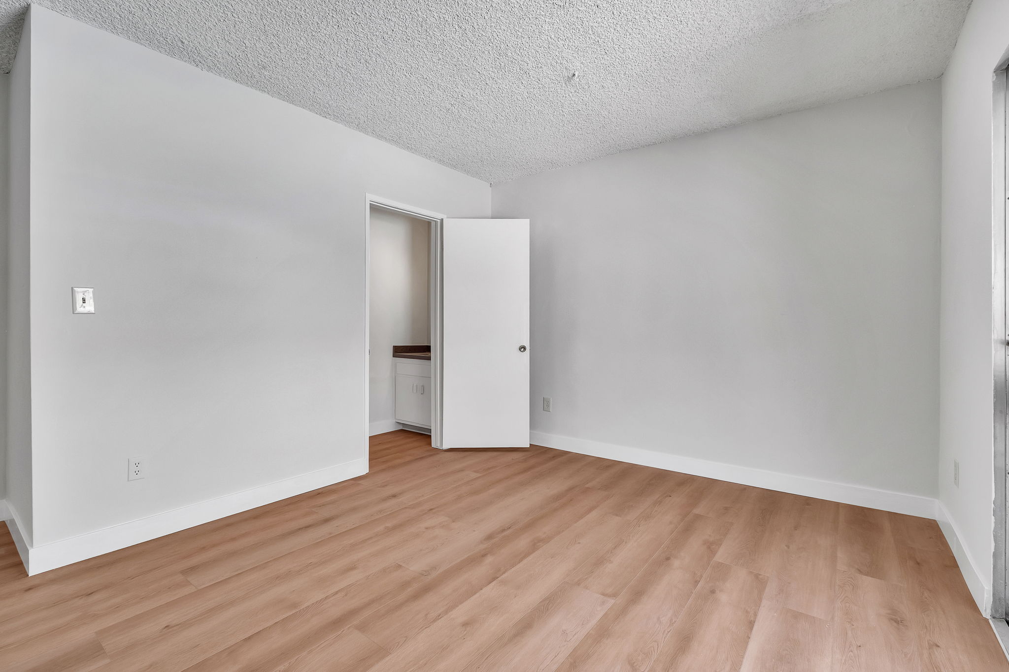  5232 Corteen Place Unit 10, Los Angeles, CA 91607 - 物件實景