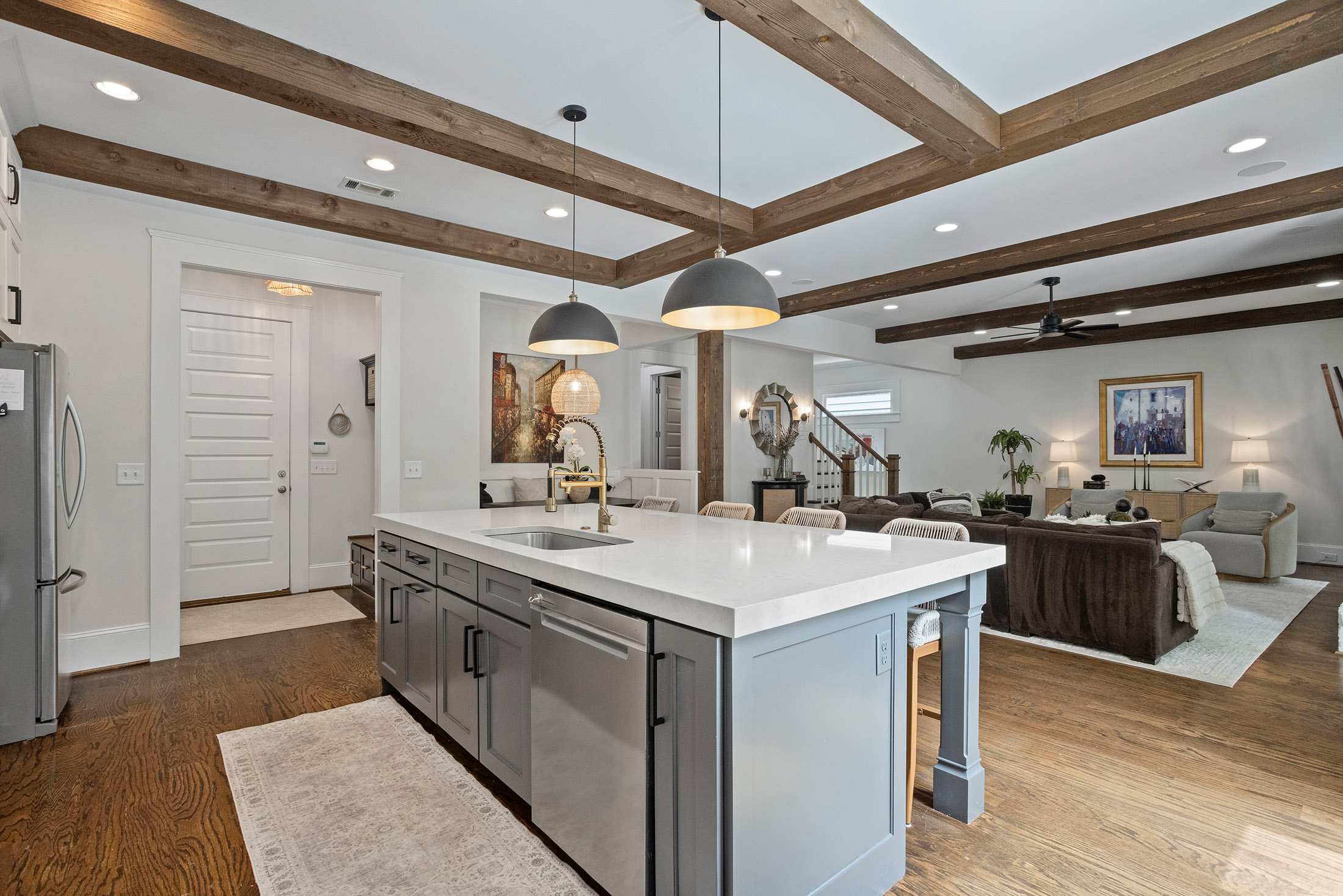  Extraordinary Custom-Built Home in Brookhaven - 物件實景