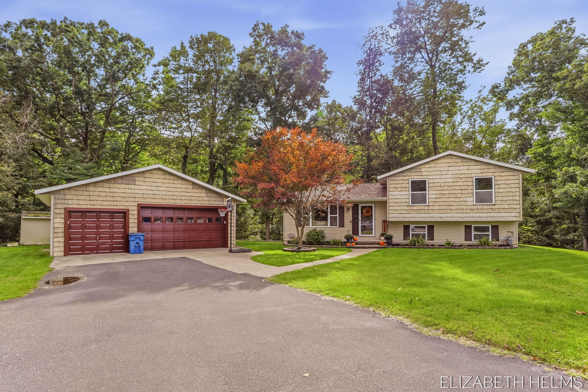 Glenn St, Allegan, MI 49010