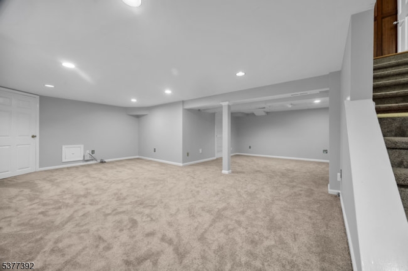 Chatham Twp., New Jersey, 07928, United States, 4 Bedrooms Bedrooms, ,3 BathroomsBathrooms,Residential,For Sale,1926166