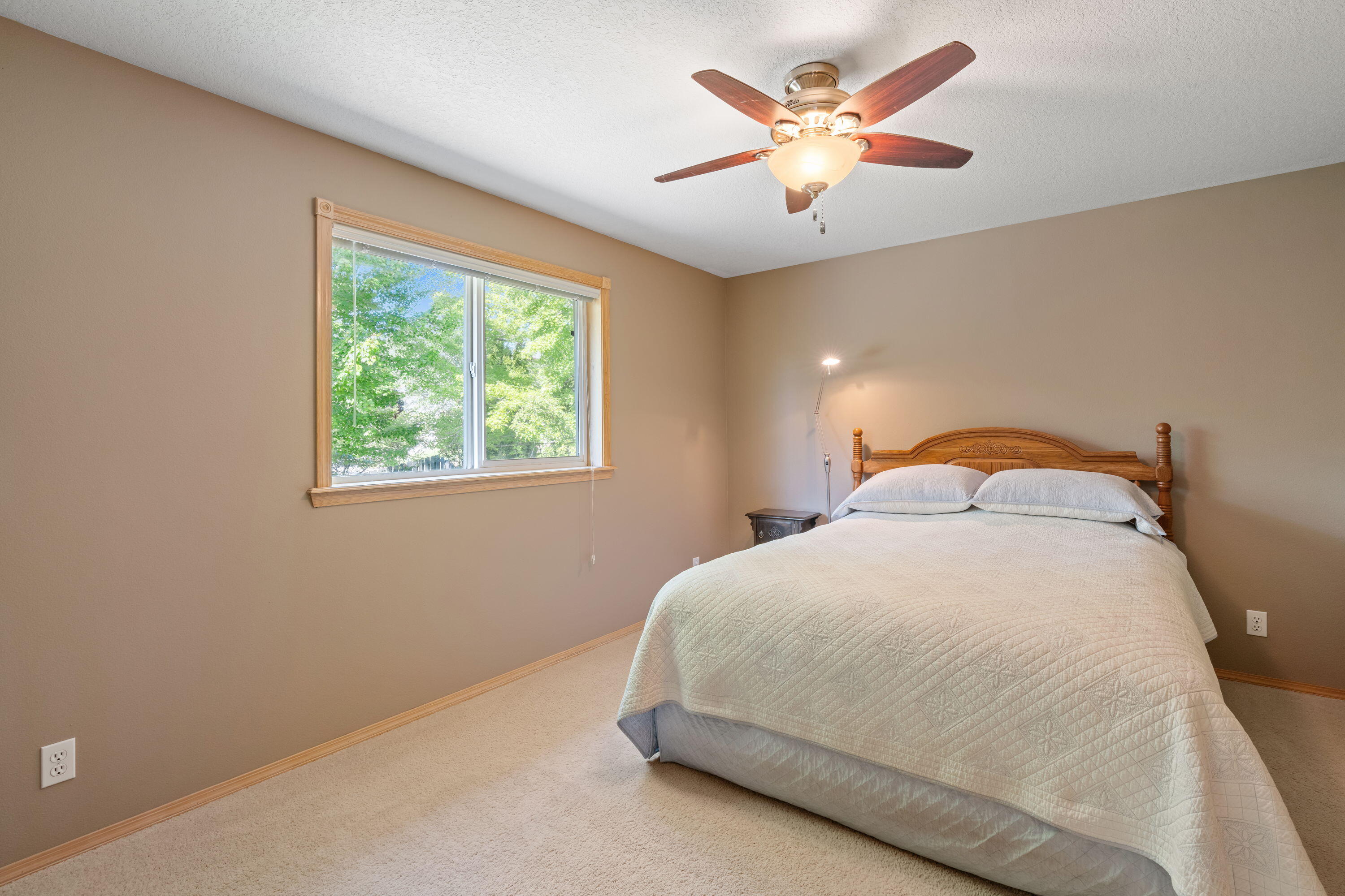 Redmond, Oregon, 97756, United States, 3 Bedrooms Bedrooms, ,4 BathroomsBathrooms,Residential,For Sale,1856956
