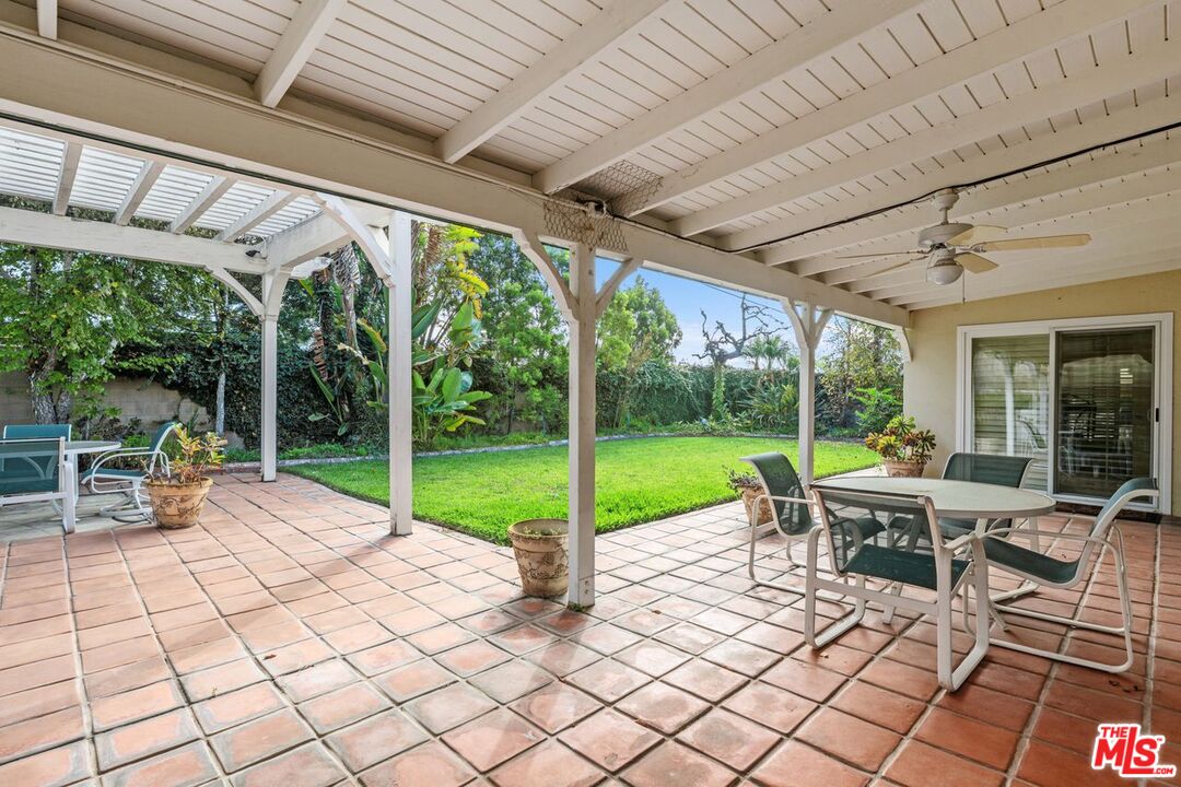 Los Angeles, California, 90056, United States, 5 Bedrooms Bedrooms, ,3 BathroomsBathrooms,Residential,For Sale,1987741